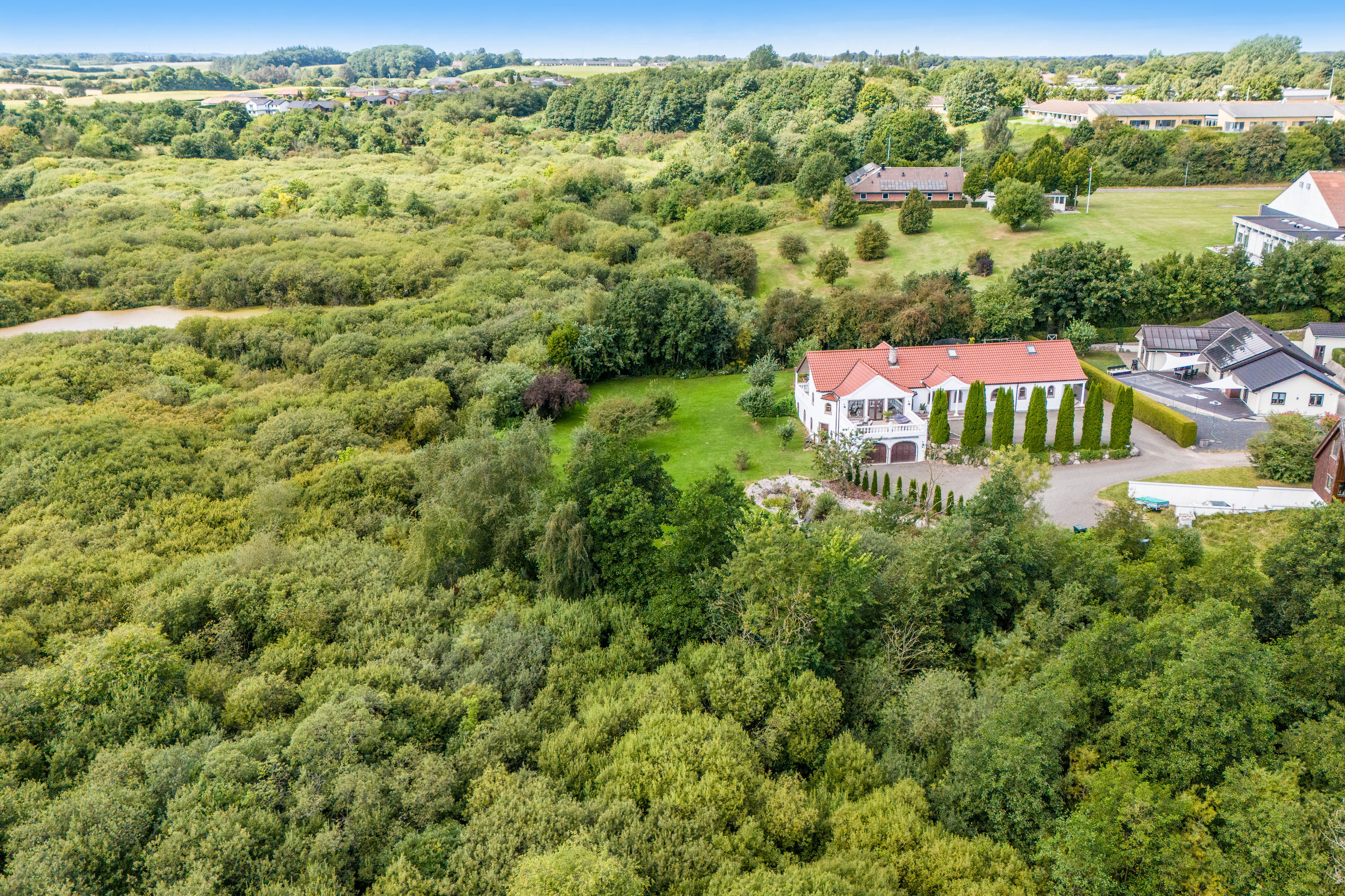 Miniaturebillede 1: luftfoto. Billede af Alexandersvej 12, 6640 Lunderskov