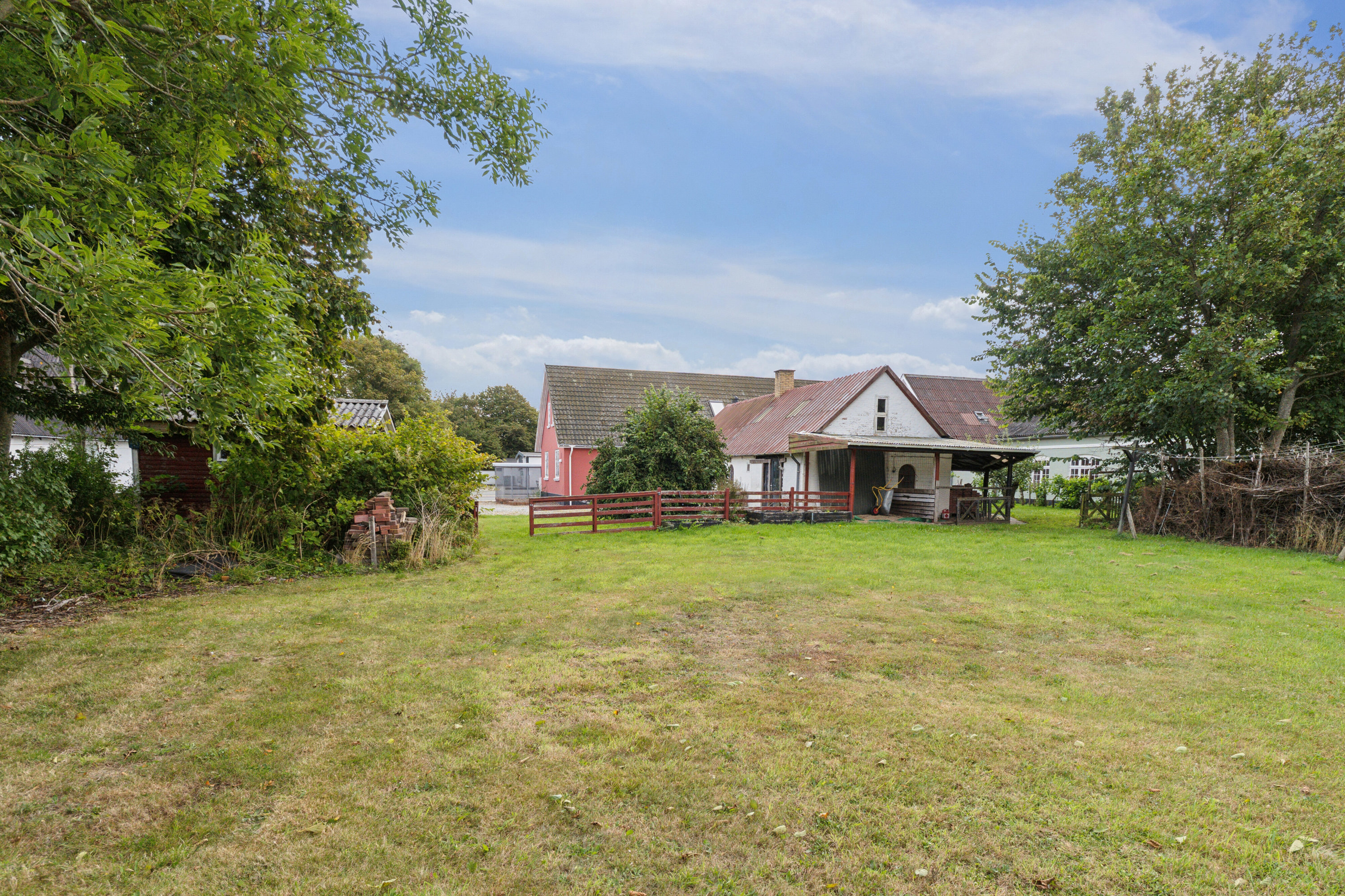 Fremhævet set fra haven billede i fuldskærmstilstand. Billede af Skagen Landevej 661, Mygdal, 9800 Hjørring