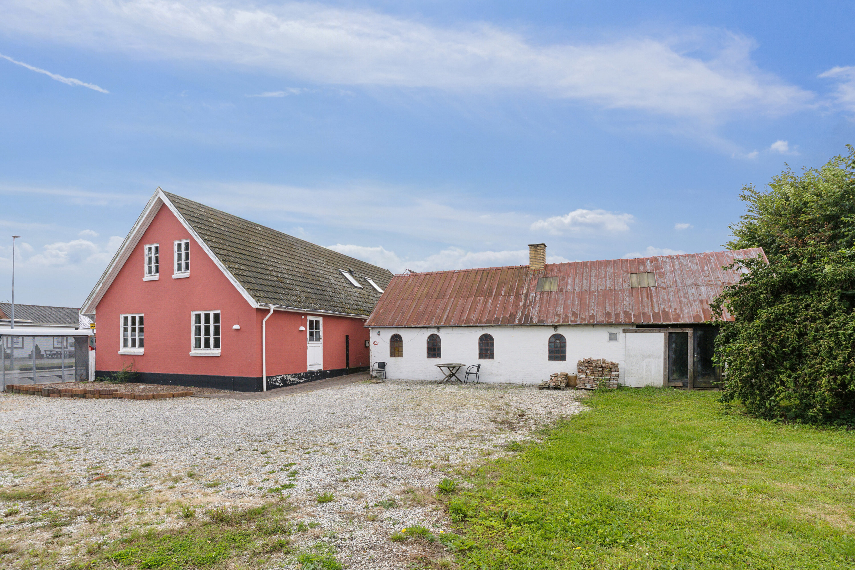 Fremhævet set fra haven billede i fuldskærmstilstand. Billede af Skagen Landevej 661, Mygdal, 9800 Hjørring