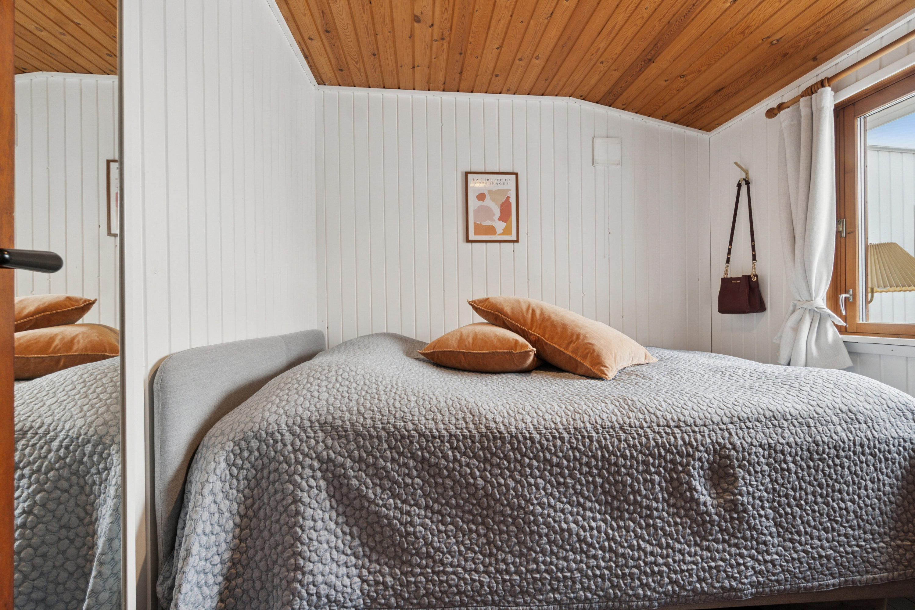 Fremhævet soveværelse billede i fuldskærmstilstand. Billede af Klintevej 28, Hald Strand, 3390 Hundested