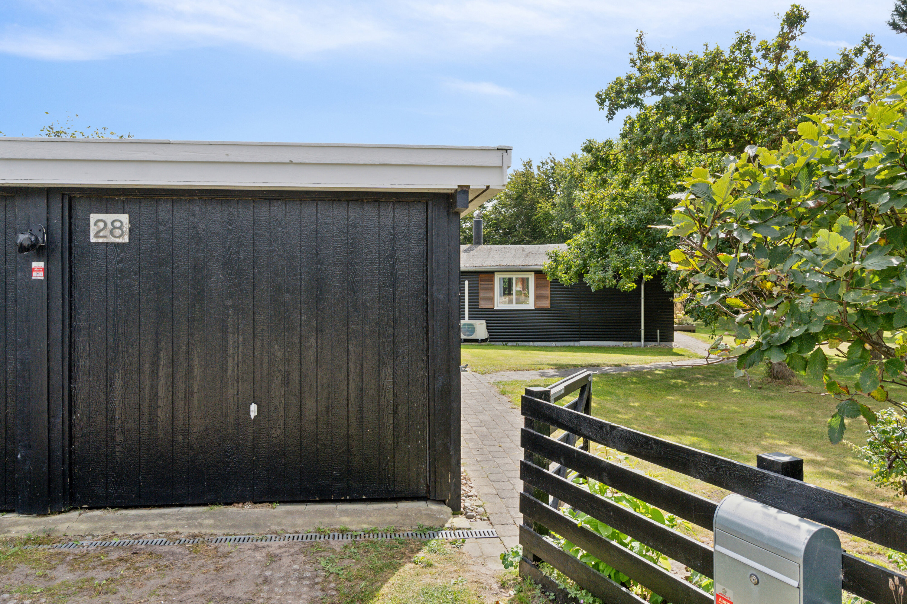 Fremhævet udendørs billede i fuldskærmstilstand. Billede af Klintevej 28, Hald Strand, 3390 Hundested