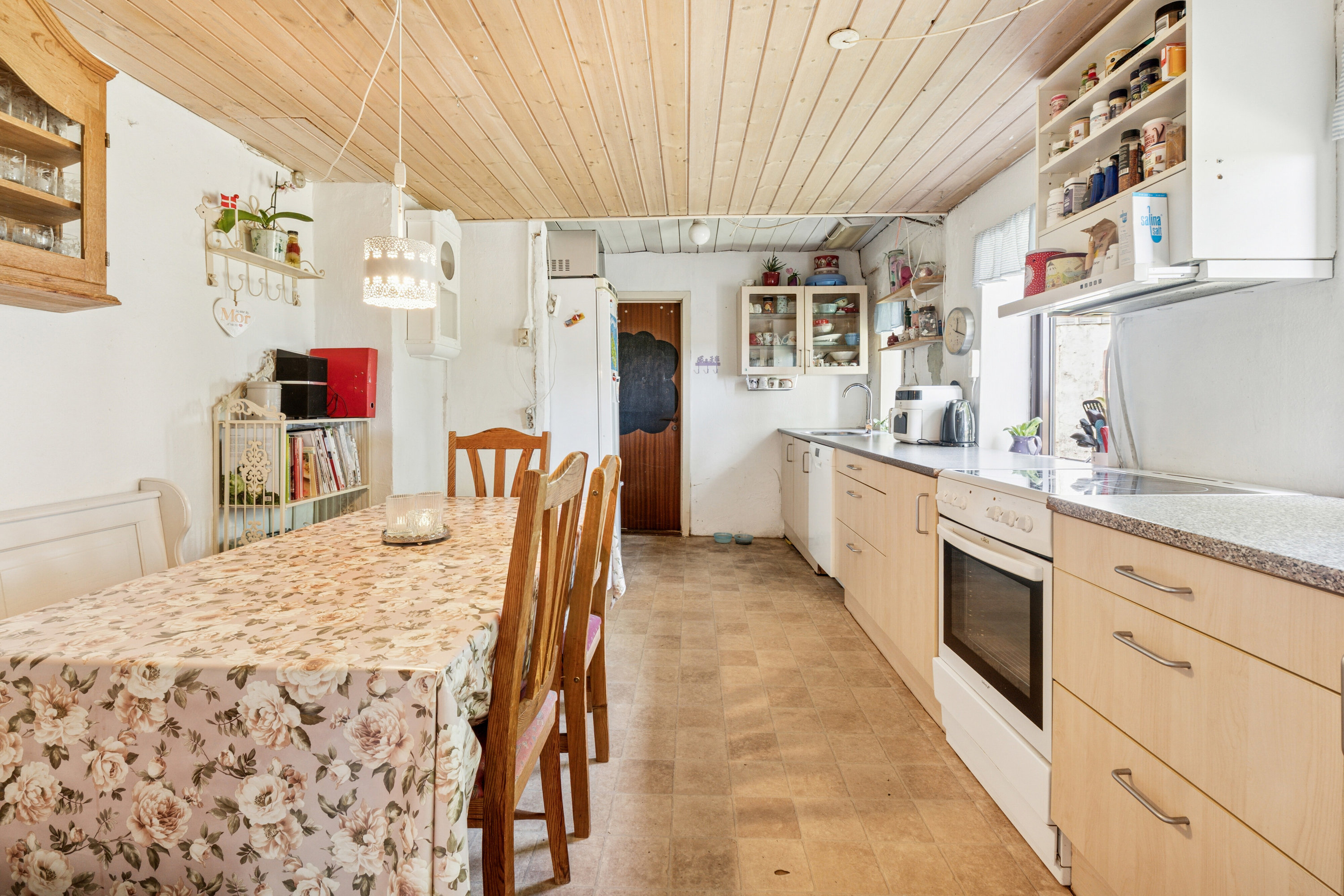 Fremhævet køkken billede i fuldskærmstilstand. Billede af Nørremark 1, Sdr Hygum, 6630 Rødding