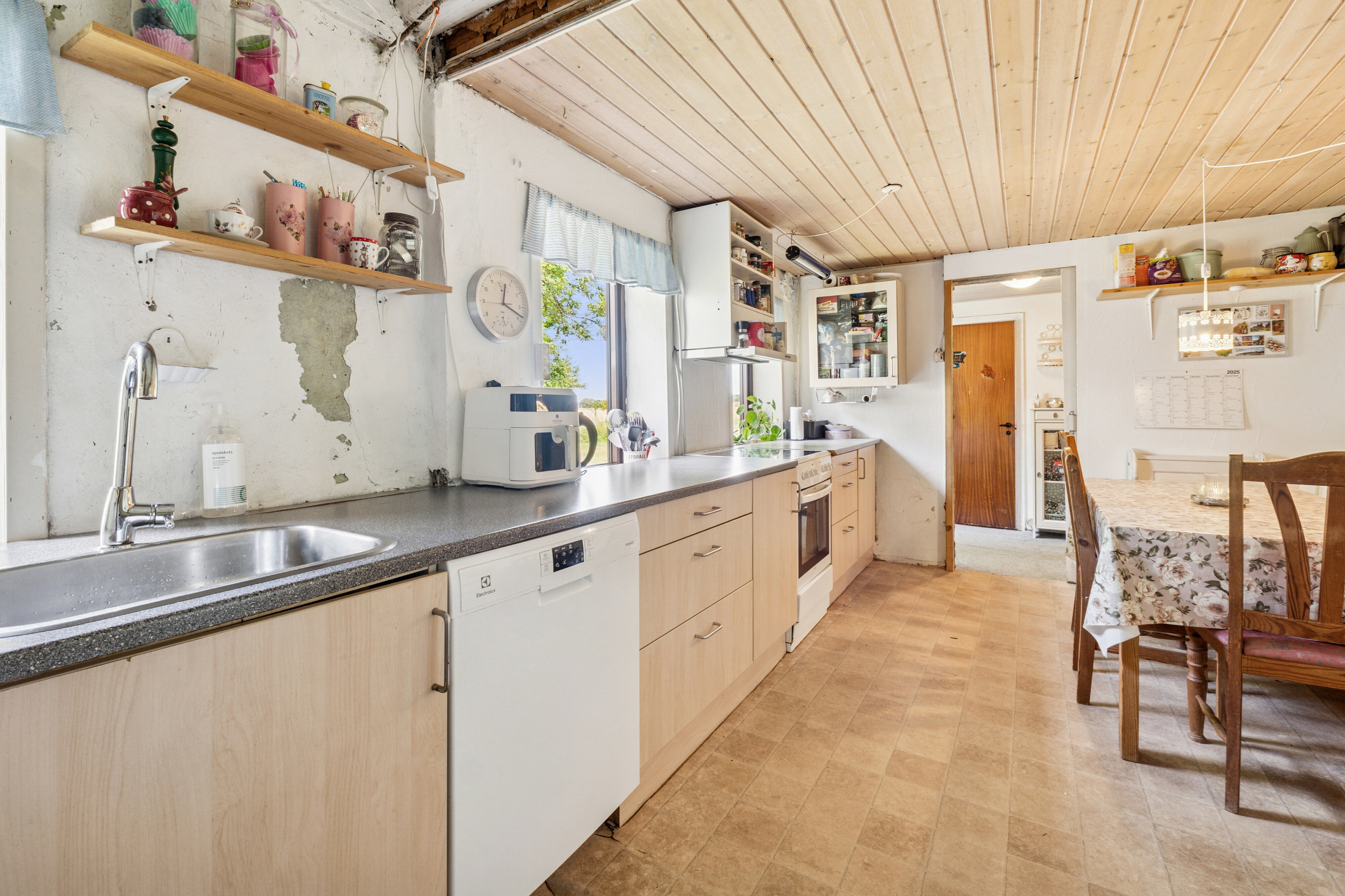 Fremhævet køkken billede i fuldskærmstilstand. Billede af Nørremark 1, Sdr Hygum, 6630 Rødding