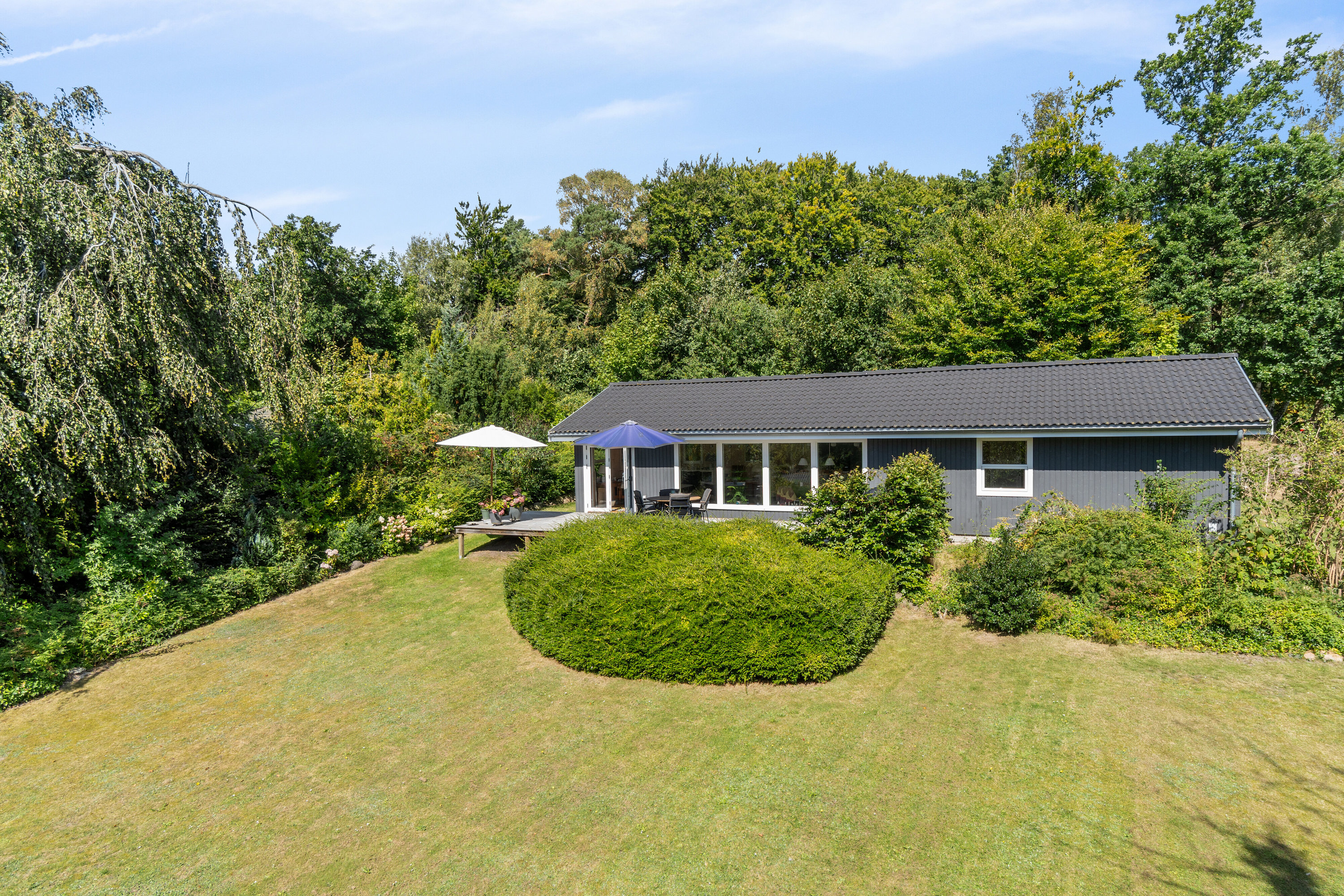 Fremhævet set fra haven billede i fuldskærmstilstand. Billede af Petrine Sonnesvej 9, Evetofte, 3370 Melby