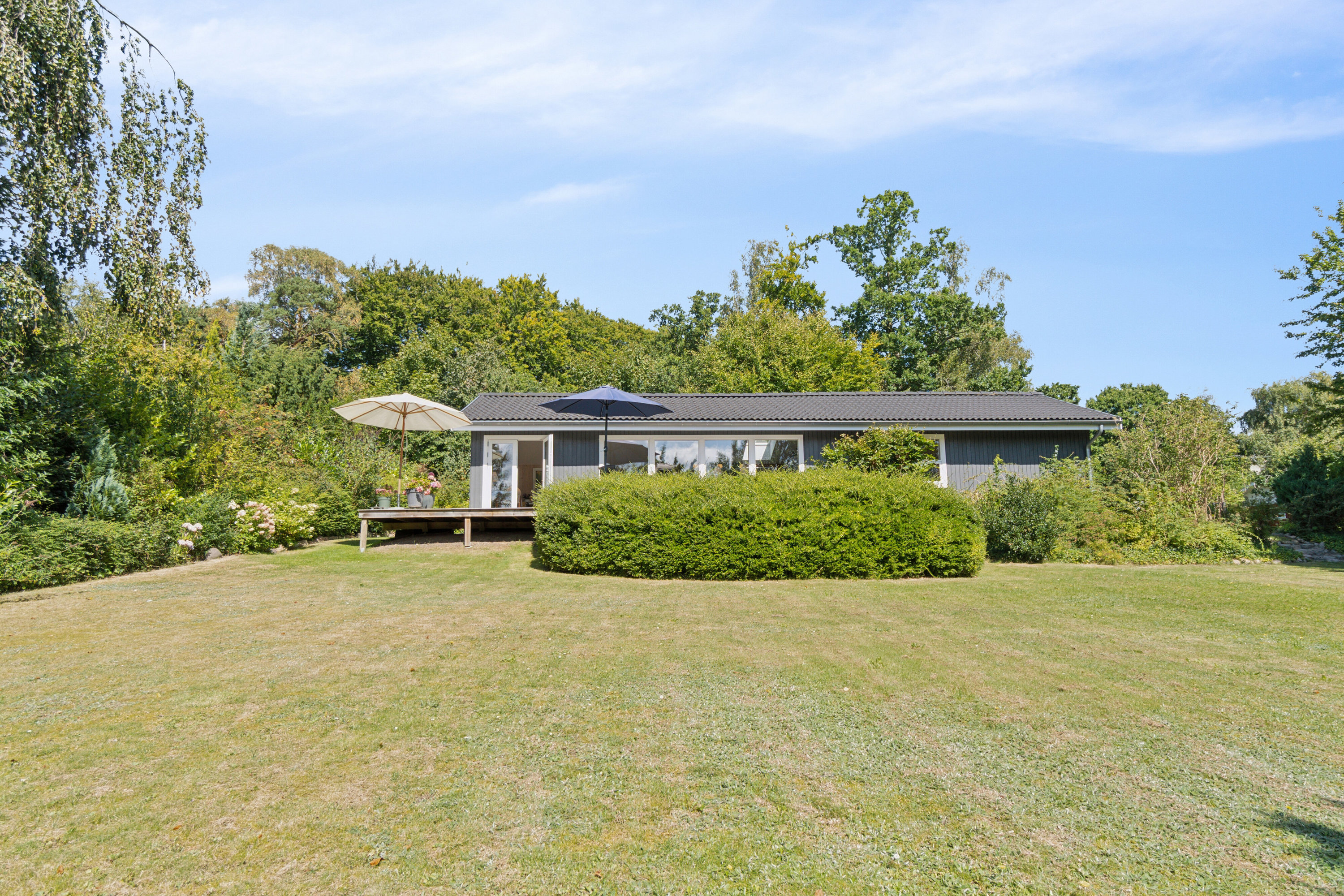 Fremhævet set fra haven billede i fuldskærmstilstand. Billede af Petrine Sonnesvej 9, Evetofte, 3370 Melby