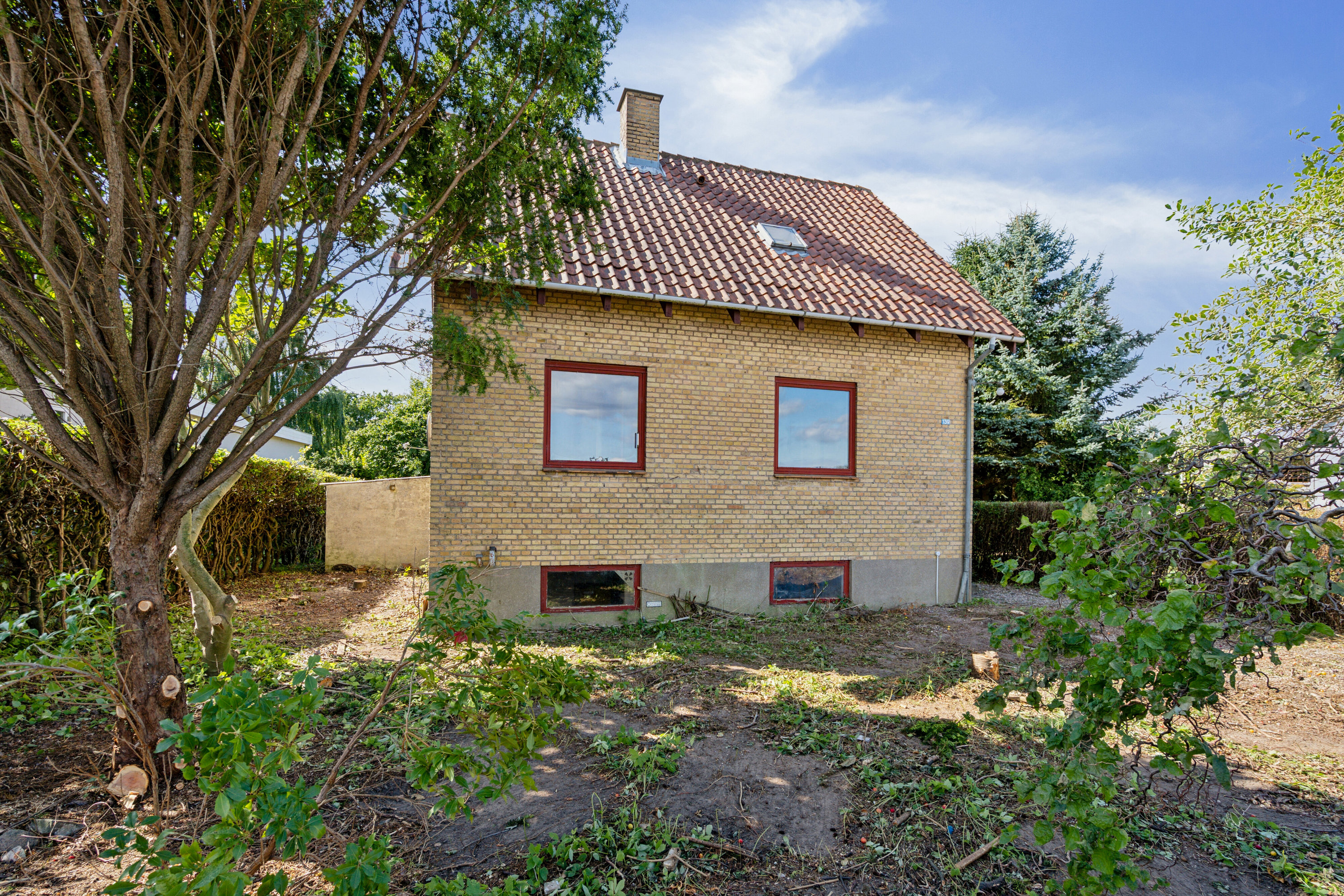 Fremhævet set fra haven billede i fuldskærmstilstand. Billede af Ørbækvej 139, Tved, 5700 Svendborg