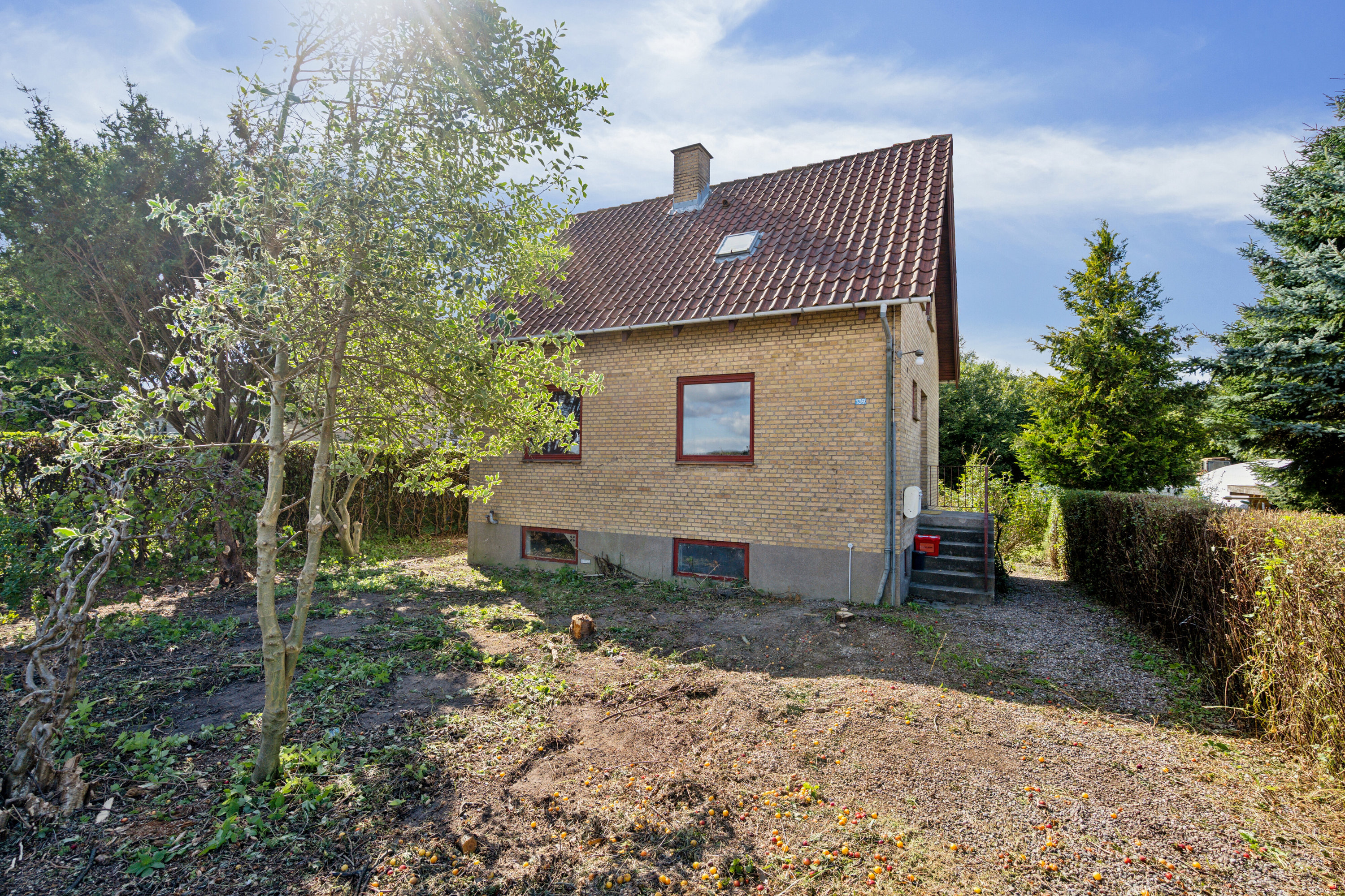 Miniaturebillede 1: set fra haven. Billede af Ørbækvej 139, Tved, 5700 Svendborg