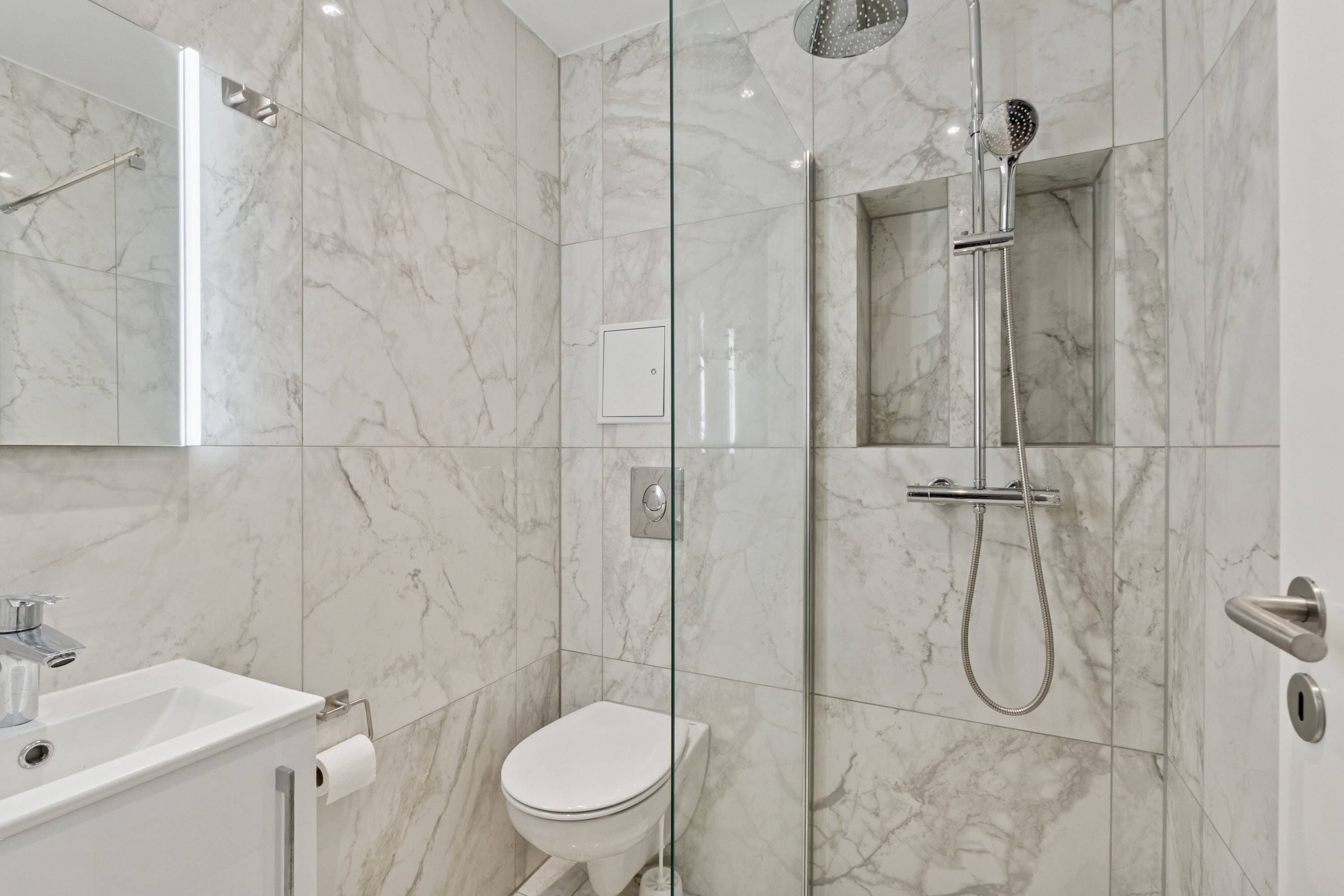 Fremhævet badeværelse billede i fuldskærmstilstand. Billede af Keplersgade 17, 4. tv., 2300 København S