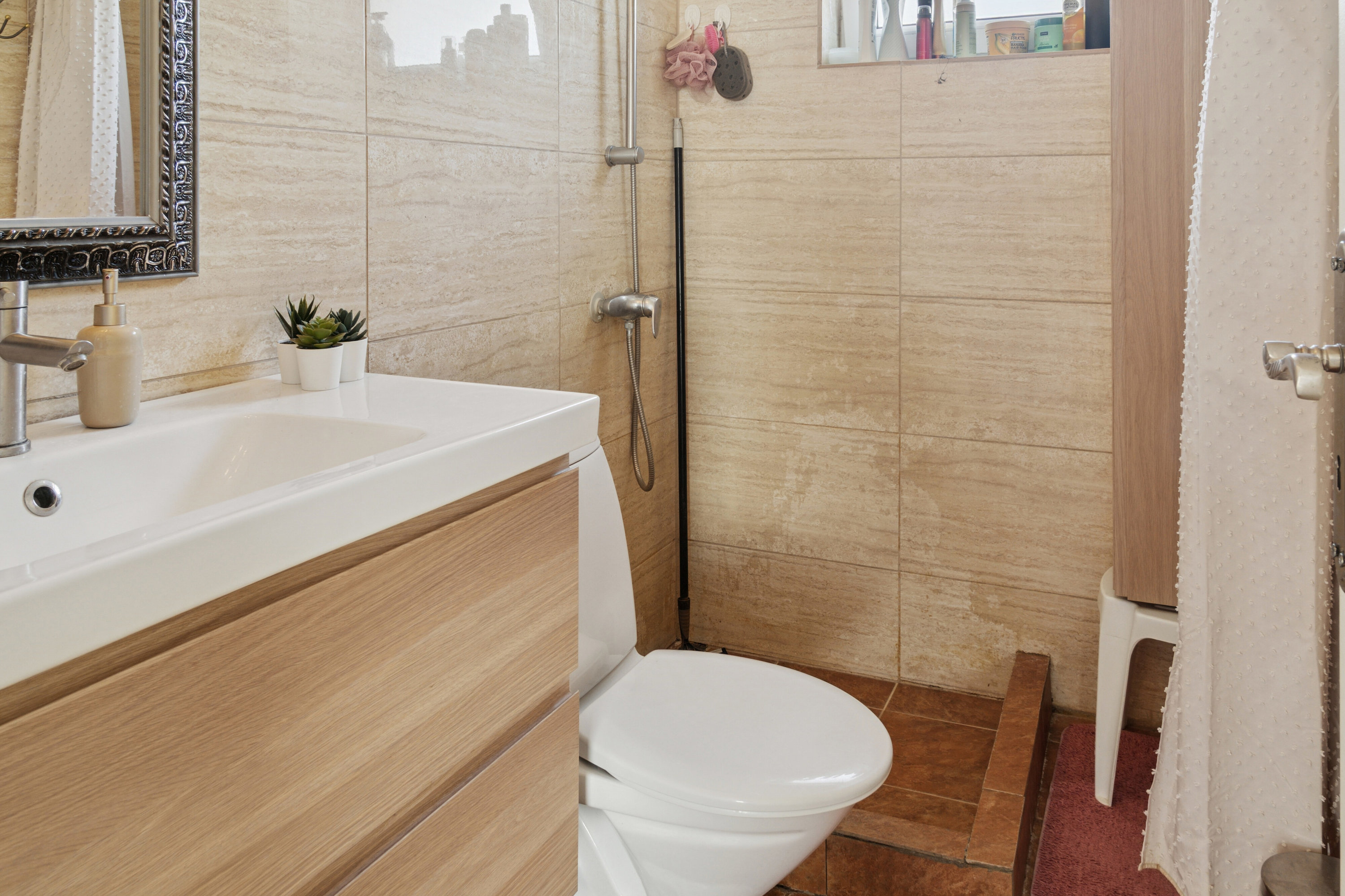 Fremhævet badeværelse billede i fuldskærmstilstand. Billede af Solvænget 1, 8723 Løsning