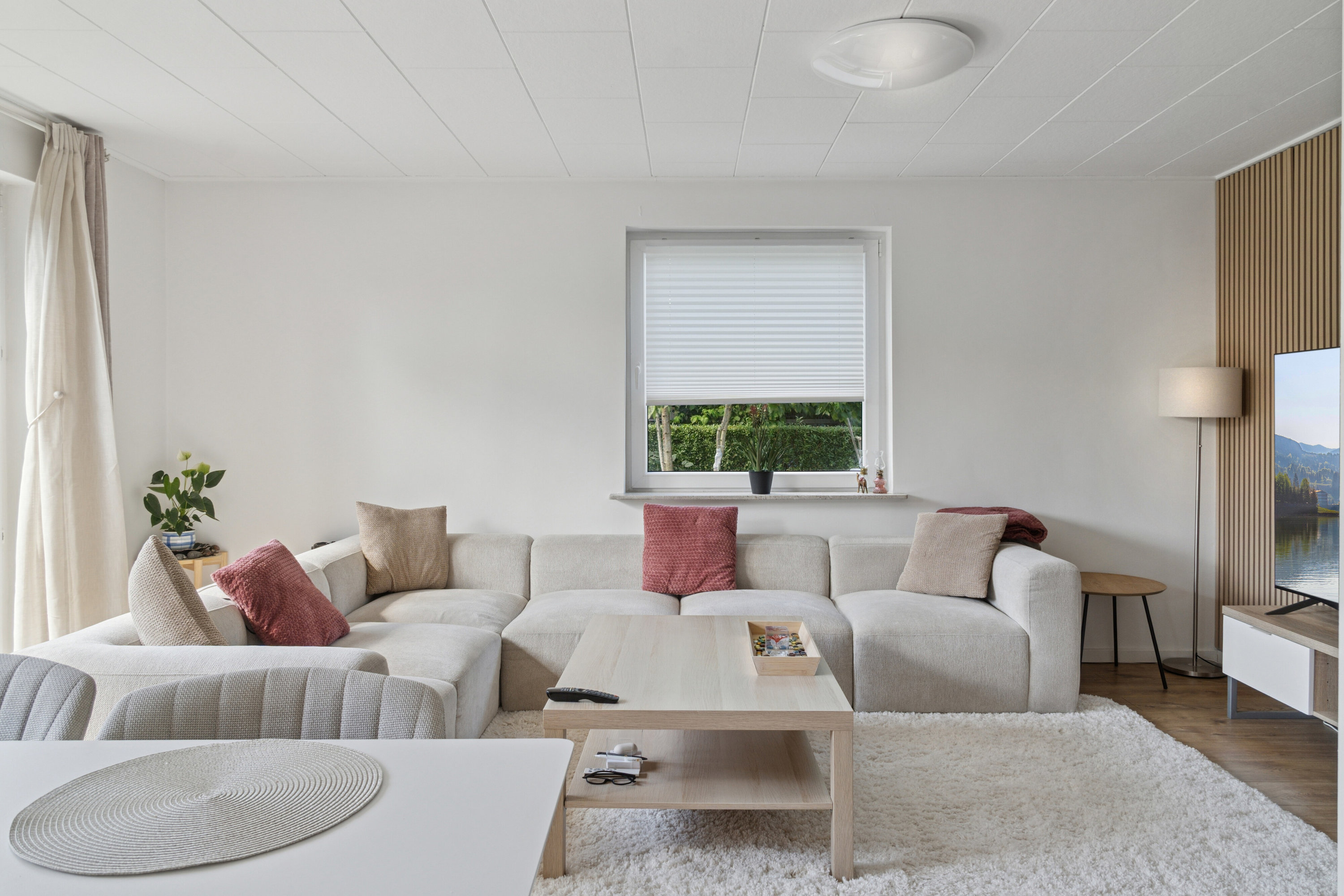 Fremhævet stue billede i fuldskærmstilstand. Billede af Solvænget 1, 8723 Løsning