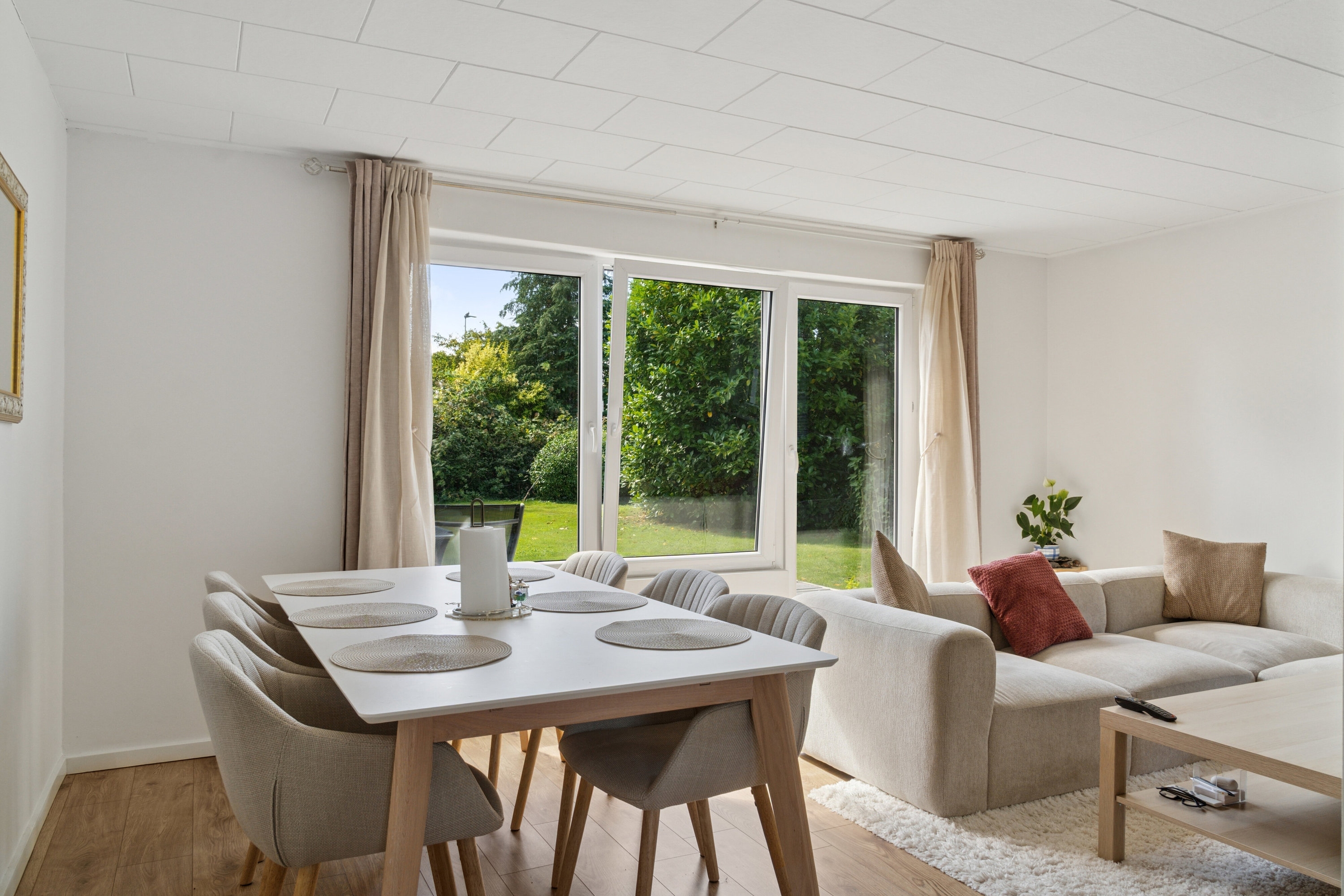 Fremhævet spisestue billede i fuldskærmstilstand. Billede af Solvænget 1, 8723 Løsning