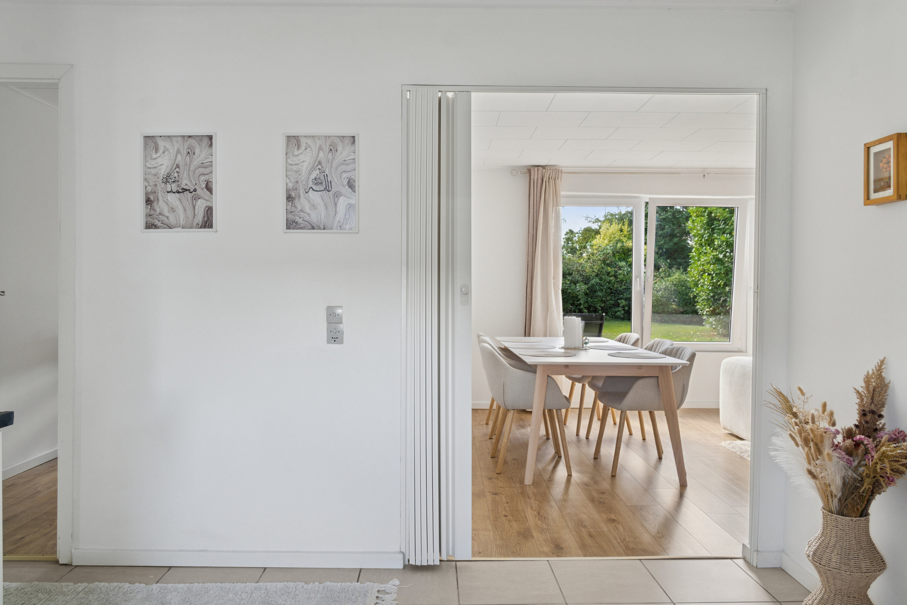 Fremhævet gang billede i fuldskærmstilstand. Billede af Solvænget 1, 8723 Løsning