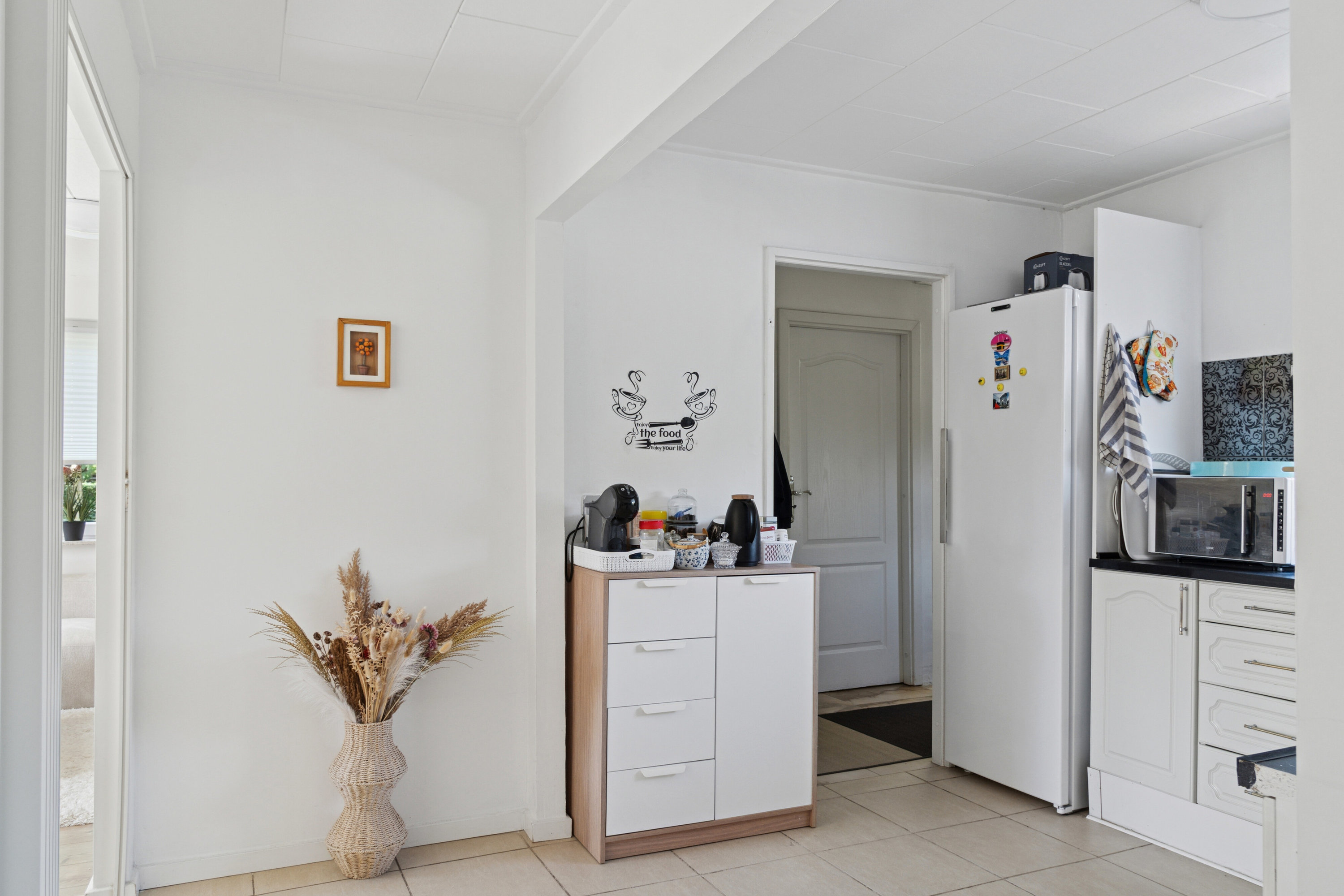 Fremhævet køkken billede i fuldskærmstilstand. Billede af Solvænget 1, 8723 Løsning