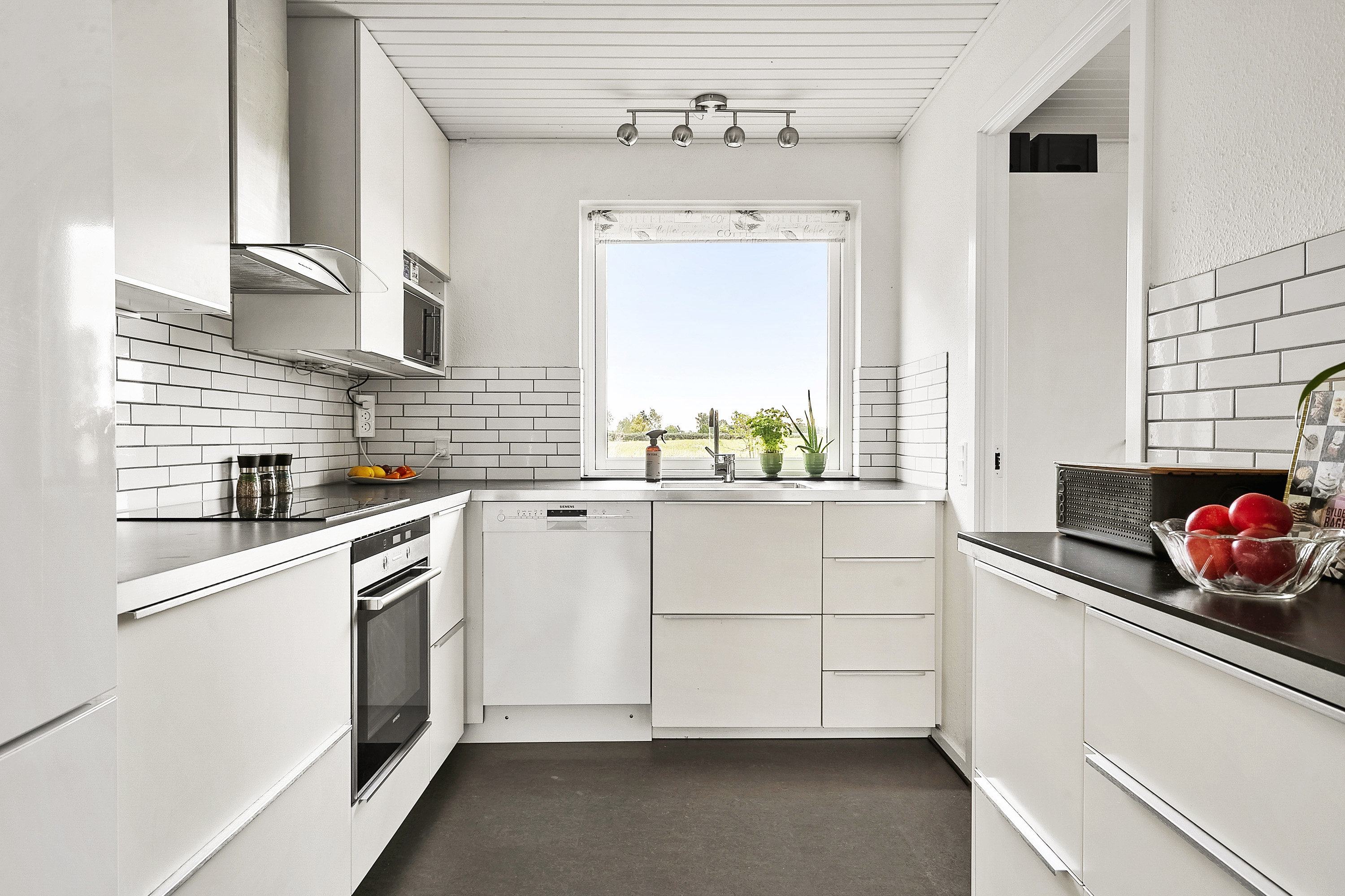 Fremhævet køkken billede i fuldskærmstilstand. Billede af Gl Krovej 25A, Norsminde, 8300 Odder