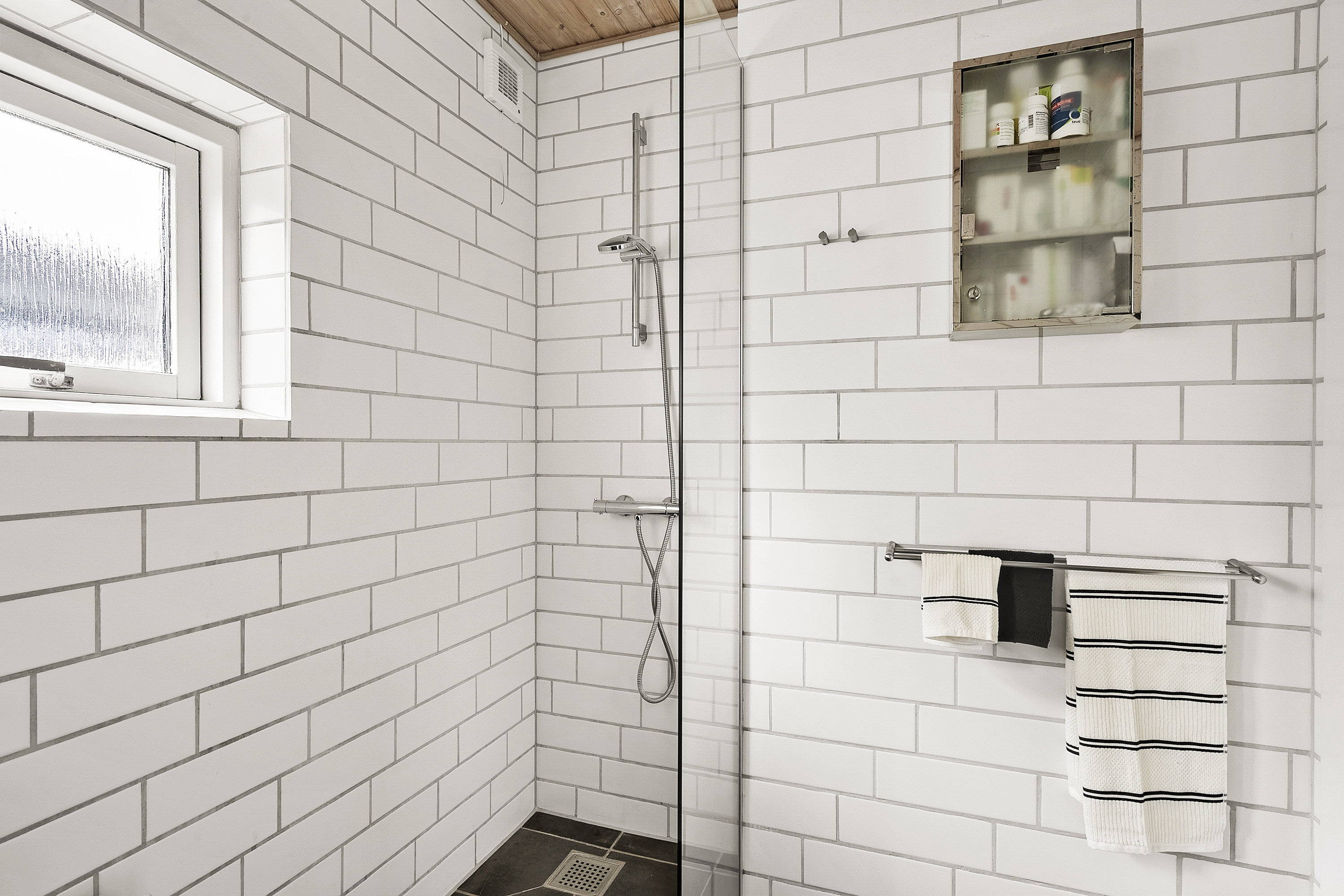 Fremhævet badeværelse billede i fuldskærmstilstand. Billede af Gl Krovej 25A, Norsminde, 8300 Odder