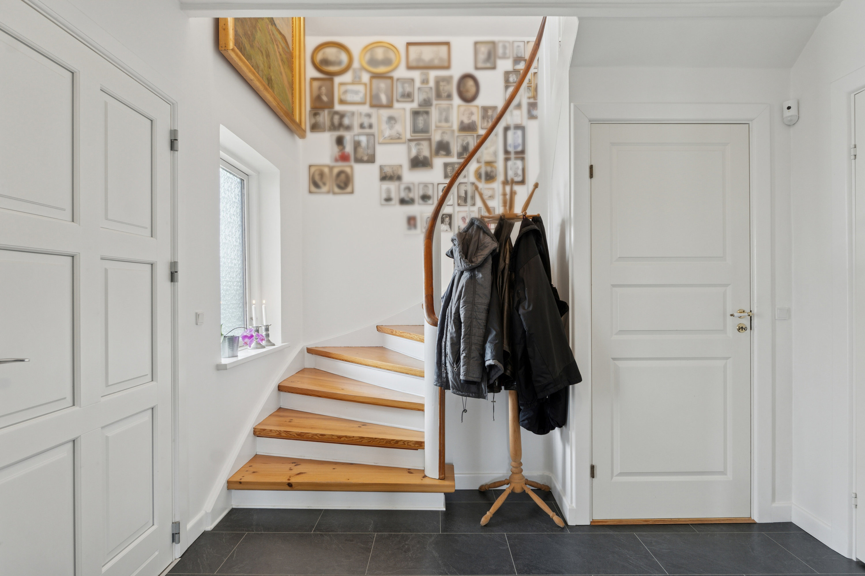 Fremhævet trappe billede i fuldskærmstilstand. Billede af Vestergade 25, 5492 Vissenbjerg