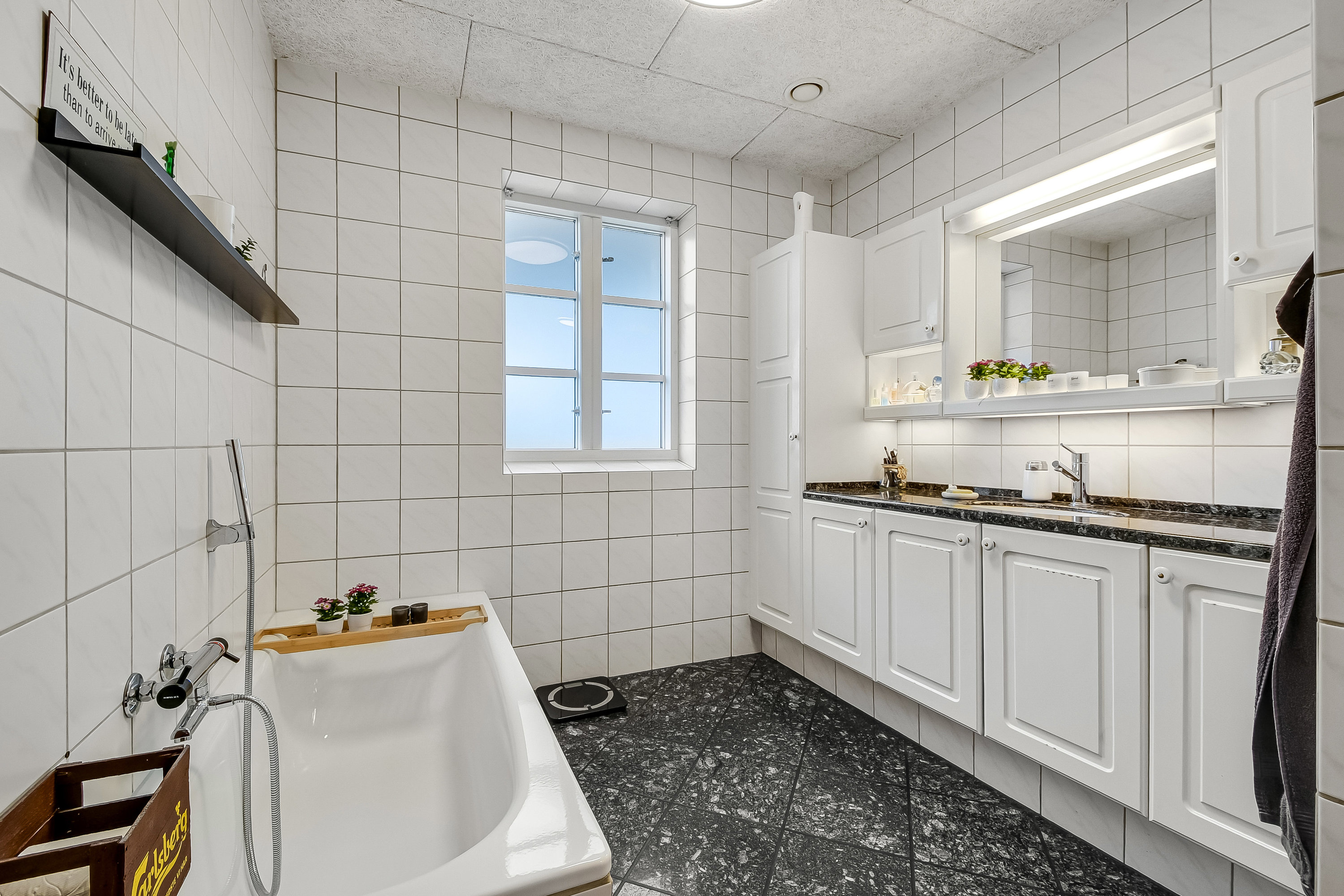 Fremhævet badeværelse billede i fuldskærmstilstand. Billede af Holmvej 1, 6990 Ulfborg