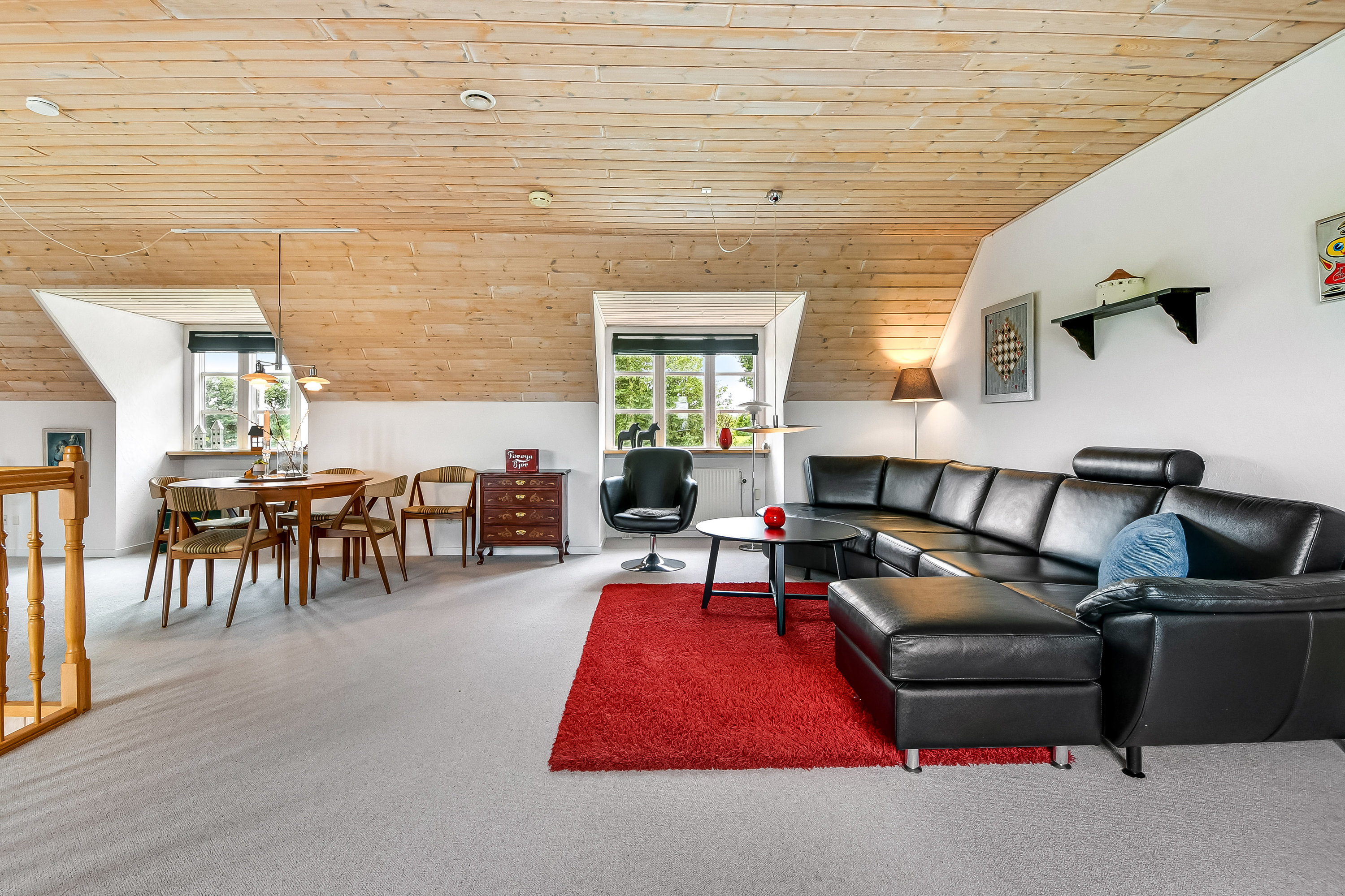 Fremhævet stue billede i fuldskærmstilstand. Billede af Holmvej 1, 6990 Ulfborg