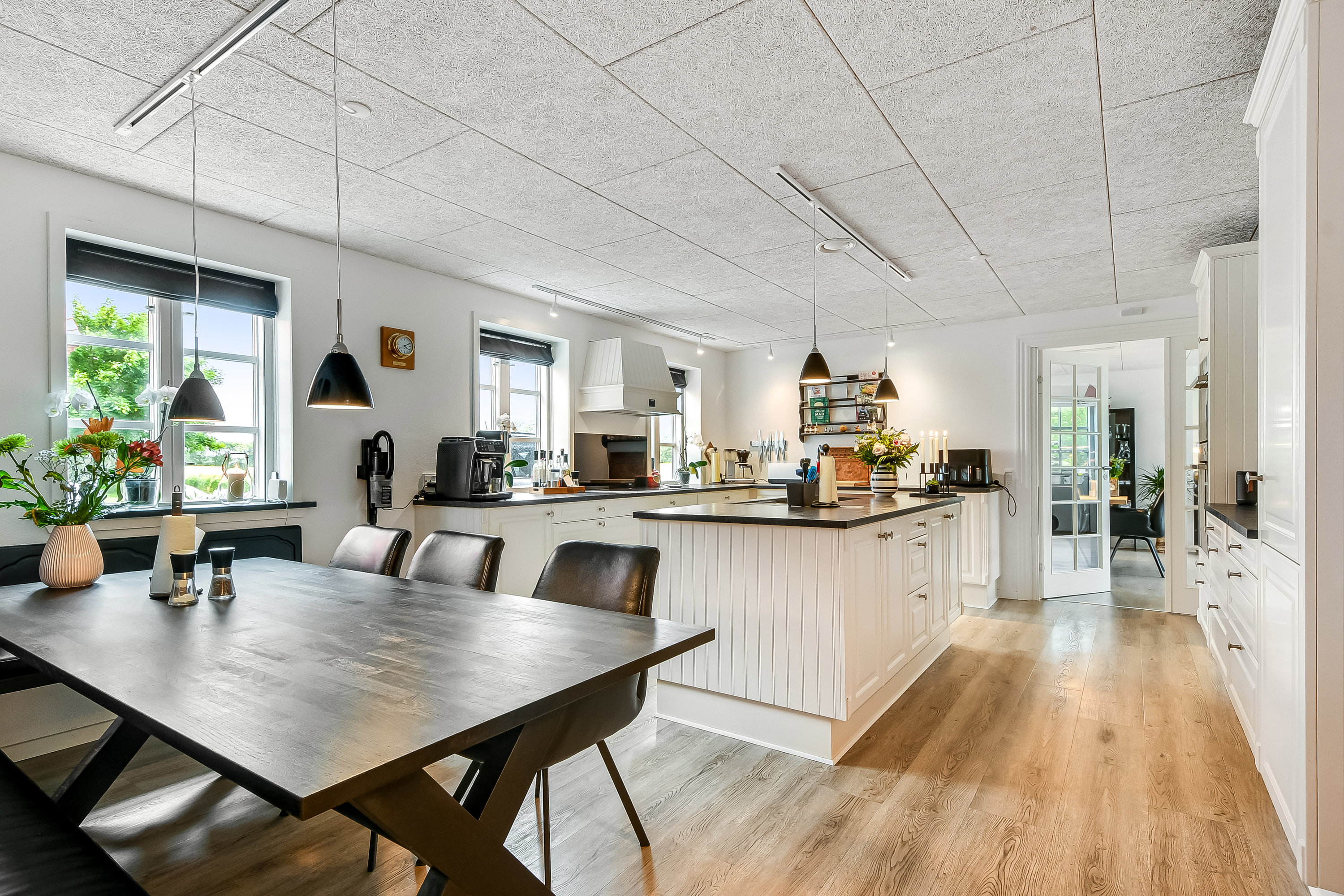 Fremhævet køkken billede i fuldskærmstilstand. Billede af Holmvej 1, 6990 Ulfborg