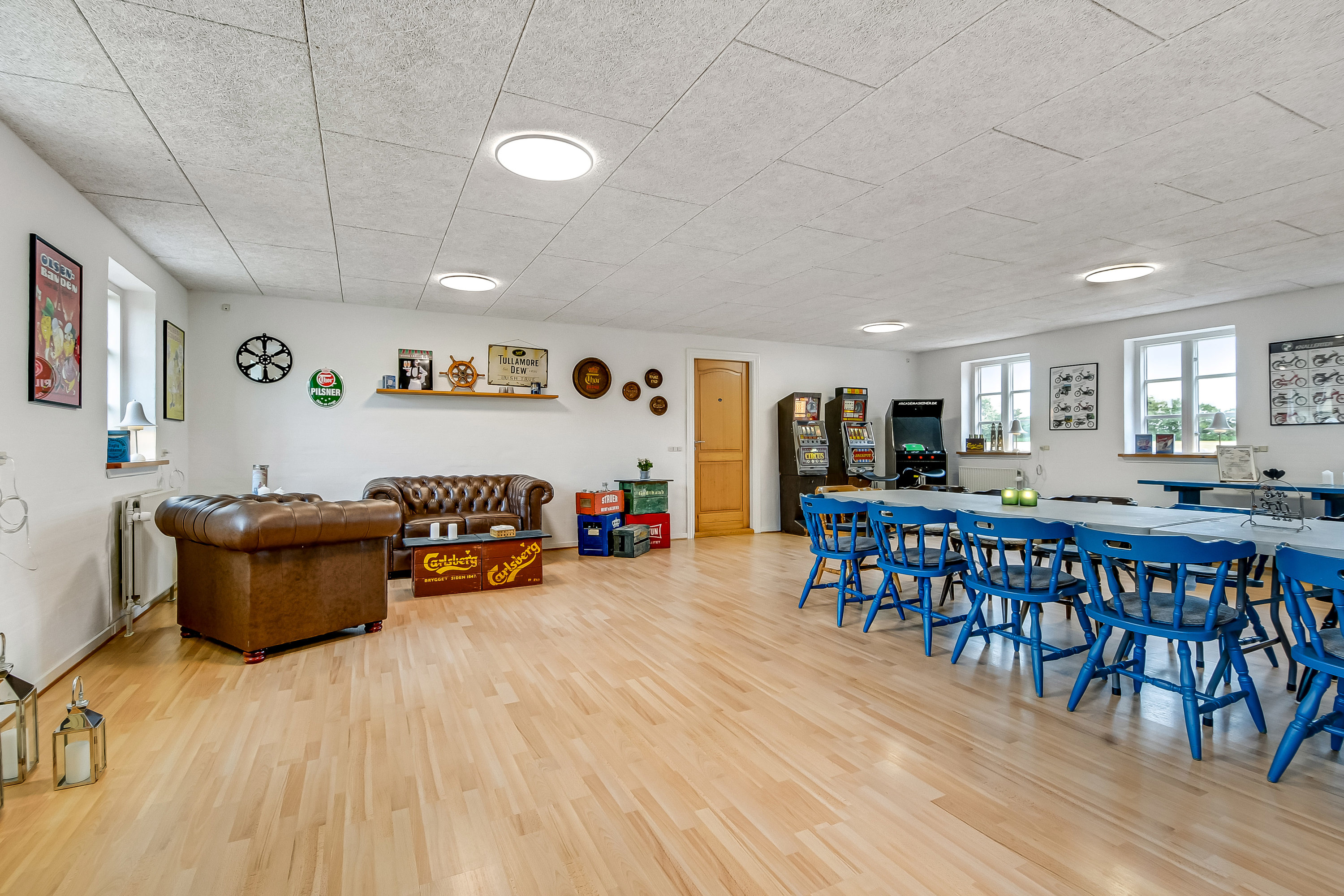 Fremhævet stue billede i fuldskærmstilstand. Billede af Holmvej 1, 6990 Ulfborg