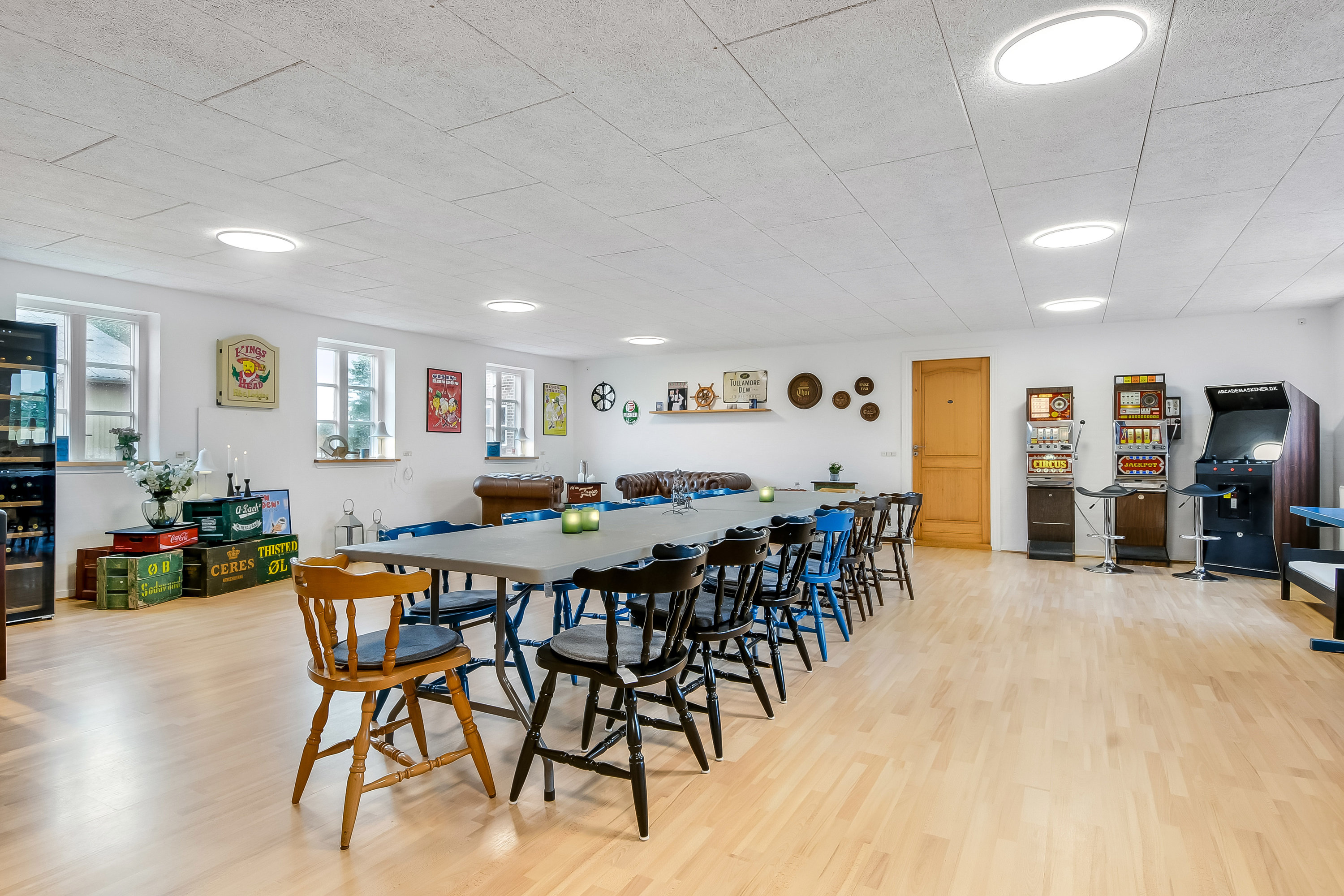 Fremhævet stue billede i fuldskærmstilstand. Billede af Holmvej 1, 6990 Ulfborg