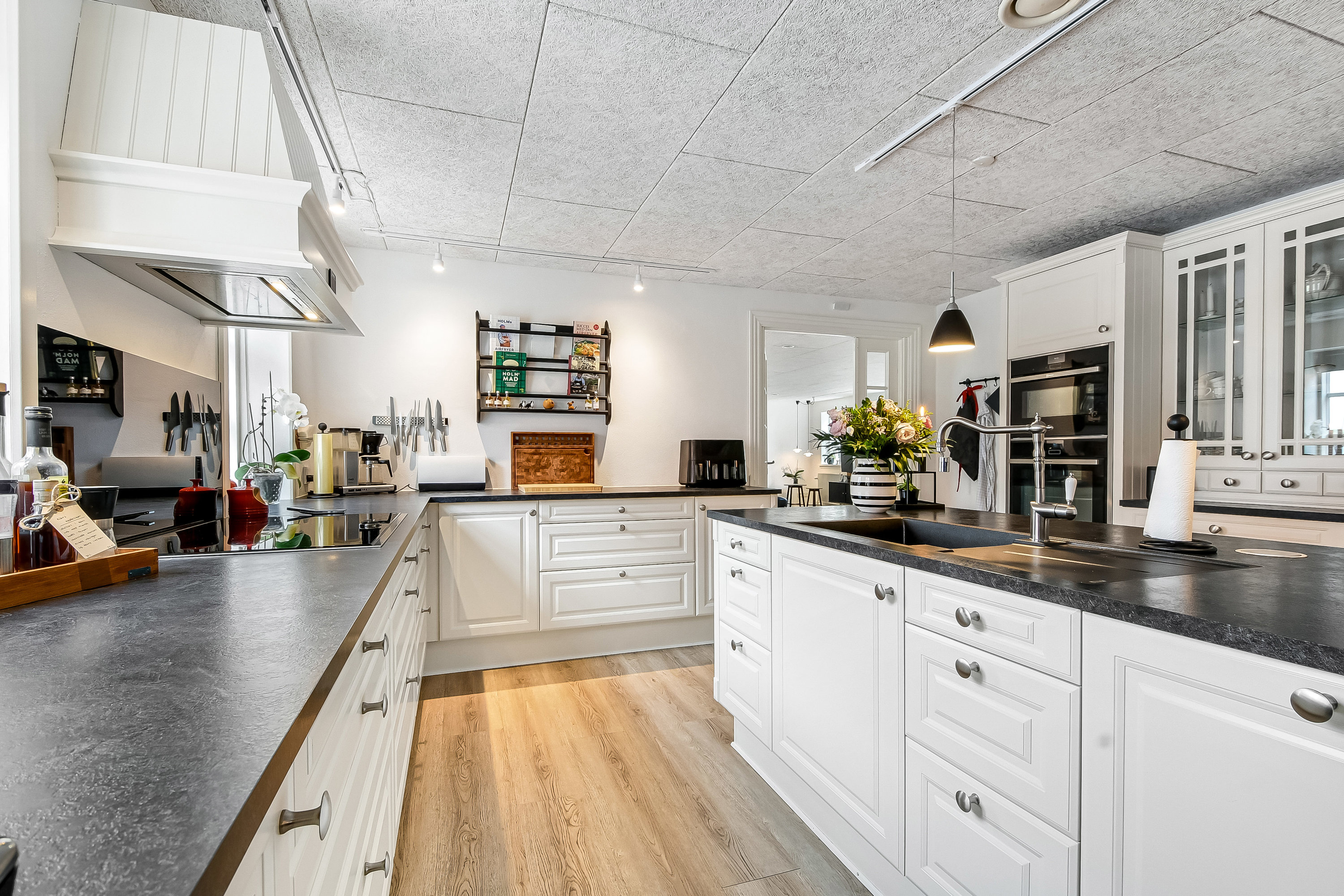 Fremhævet køkken billede i fuldskærmstilstand. Billede af Holmvej 1, 6990 Ulfborg