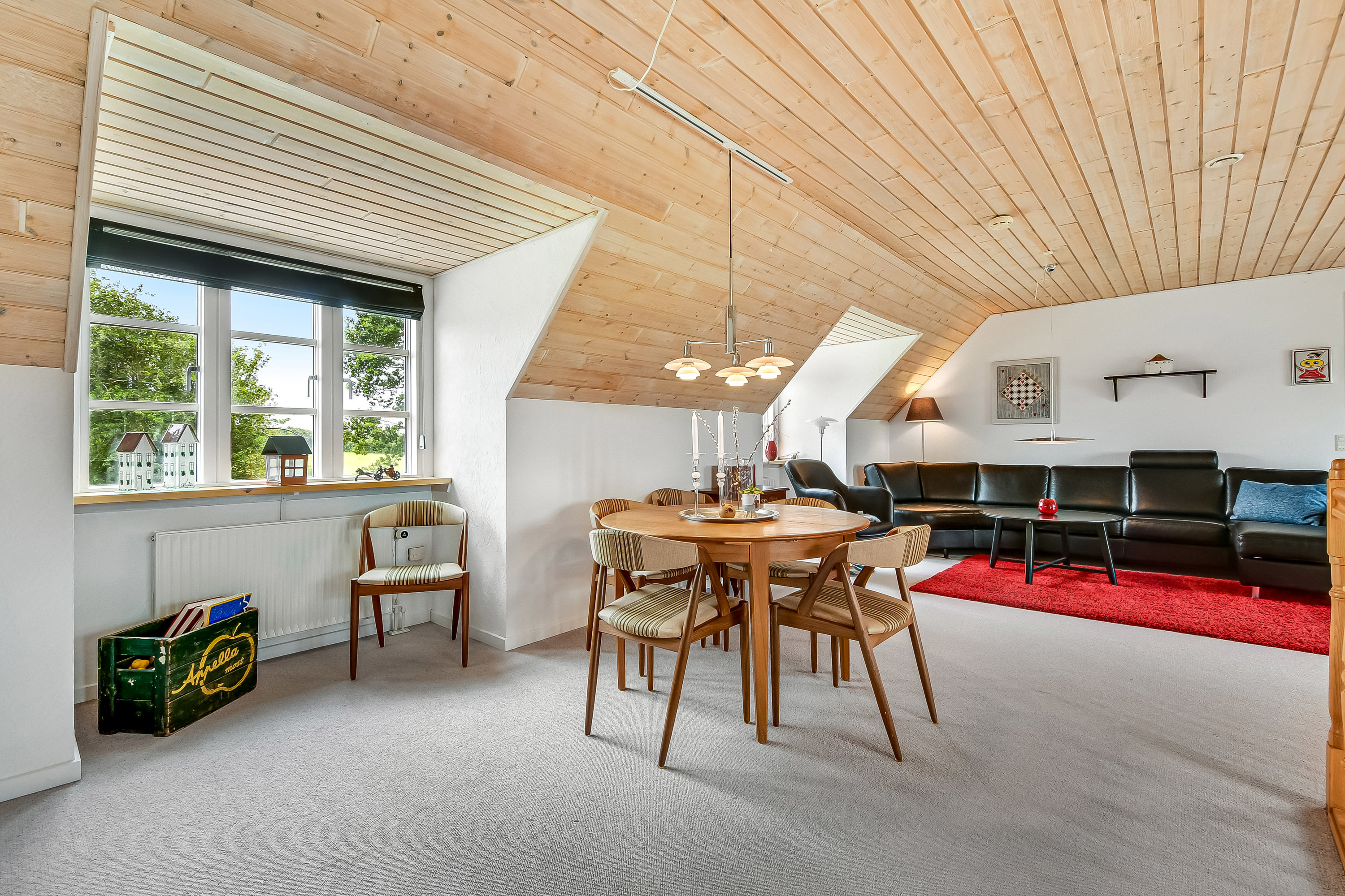 Fremhævet stue billede i fuldskærmstilstand. Billede af Holmvej 1, 6990 Ulfborg