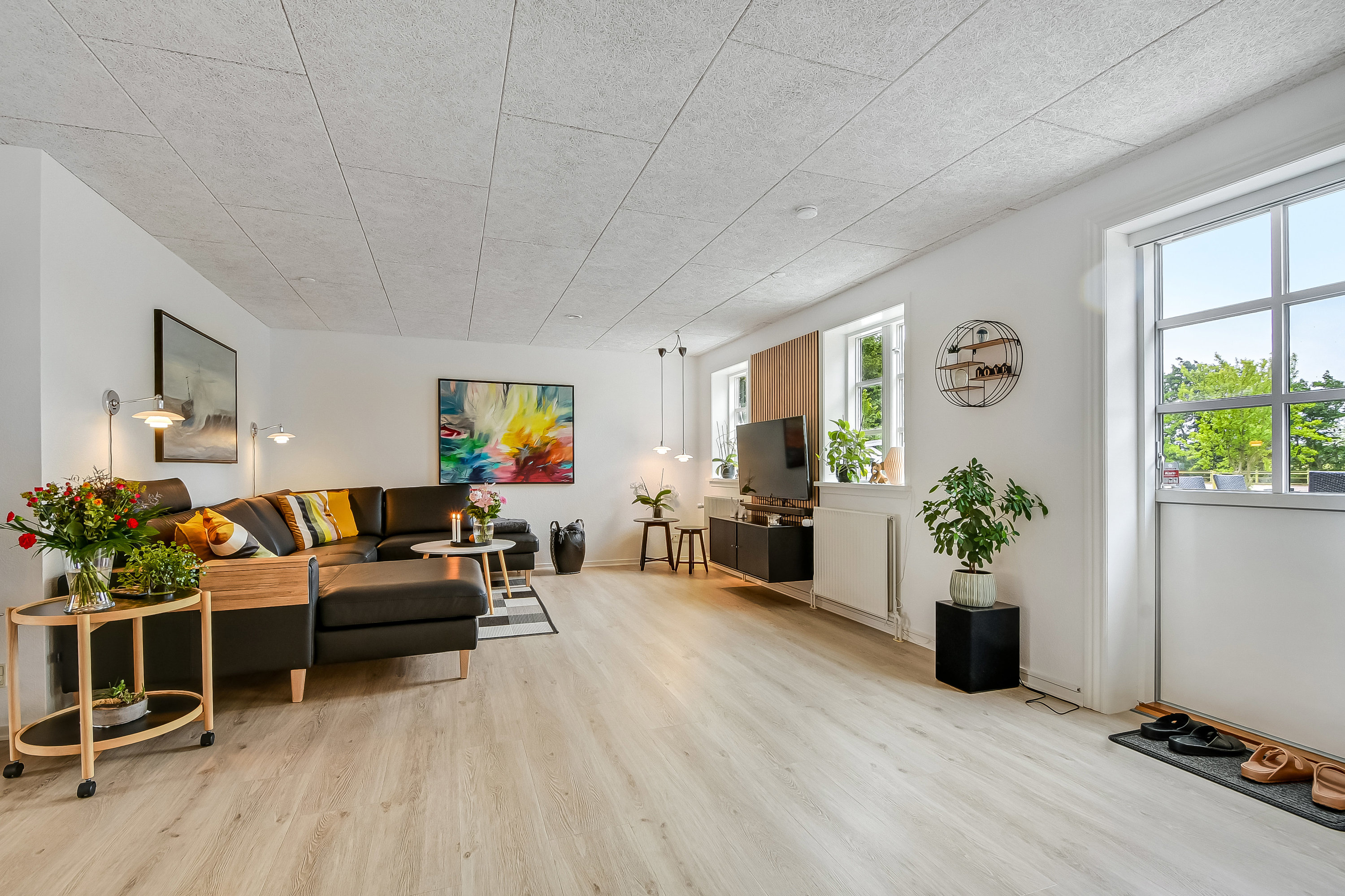 Fremhævet stue billede i fuldskærmstilstand. Billede af Holmvej 1, 6990 Ulfborg