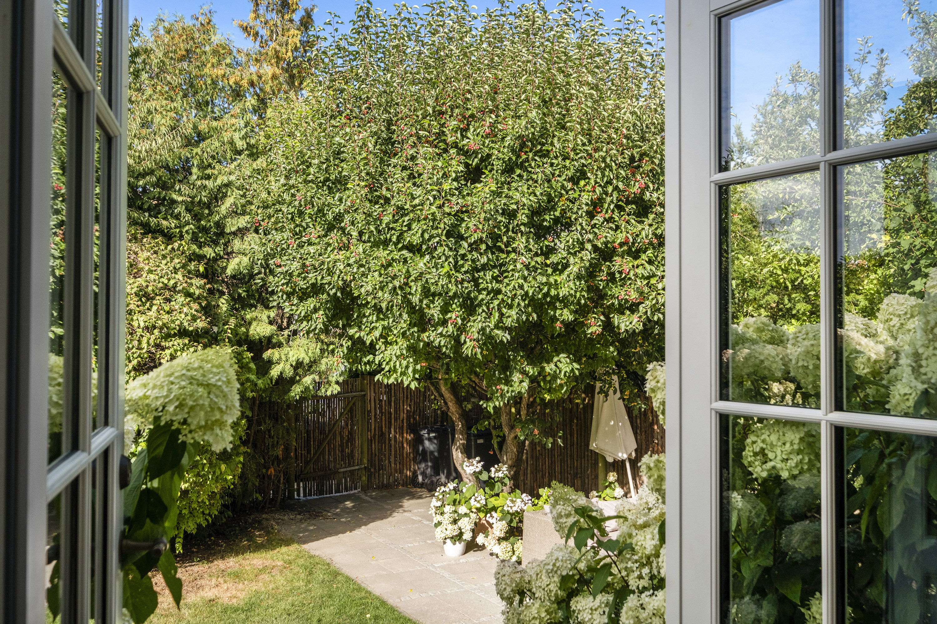 Miniaturebillede 1: entré. Billede af Kollegievej 27, 2920 Charlottenlund