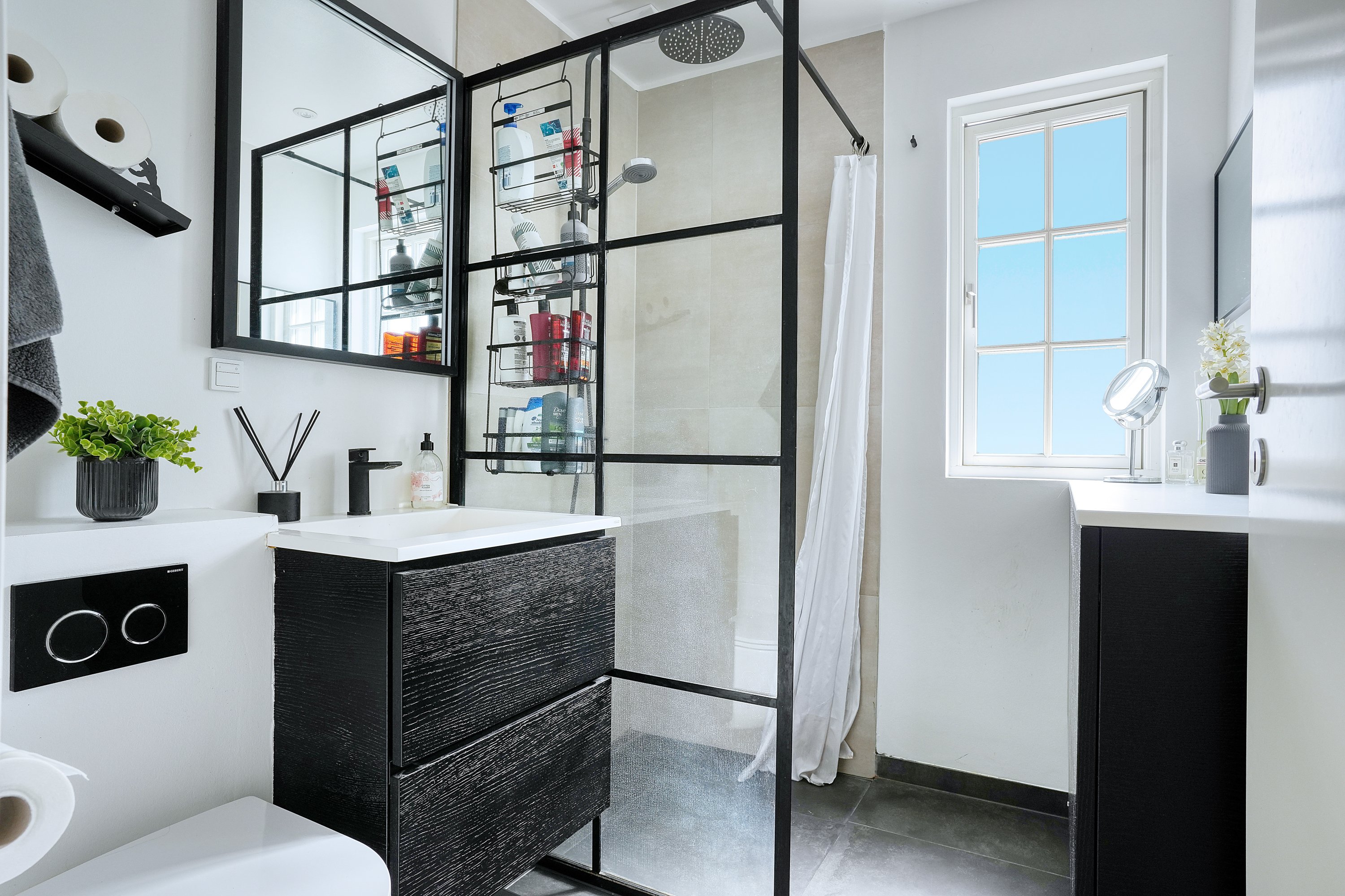 Fremhævet badeværelse billede i fuldskærmstilstand. Billede af Svalegangen 3, 2680 Solrød Strand