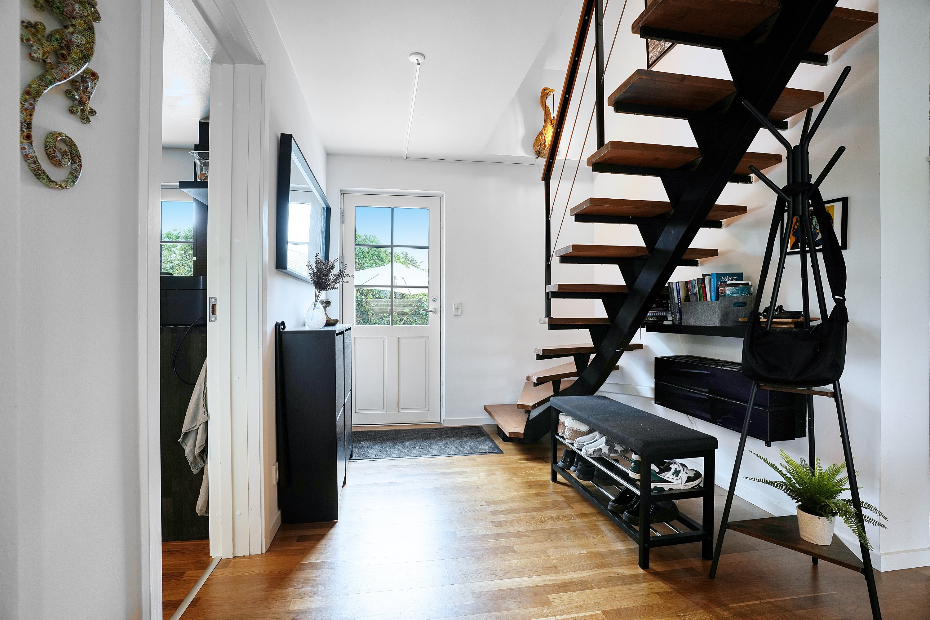 Fremhævet entré billede i fuldskærmstilstand. Billede af Svalegangen 3, 2680 Solrød Strand