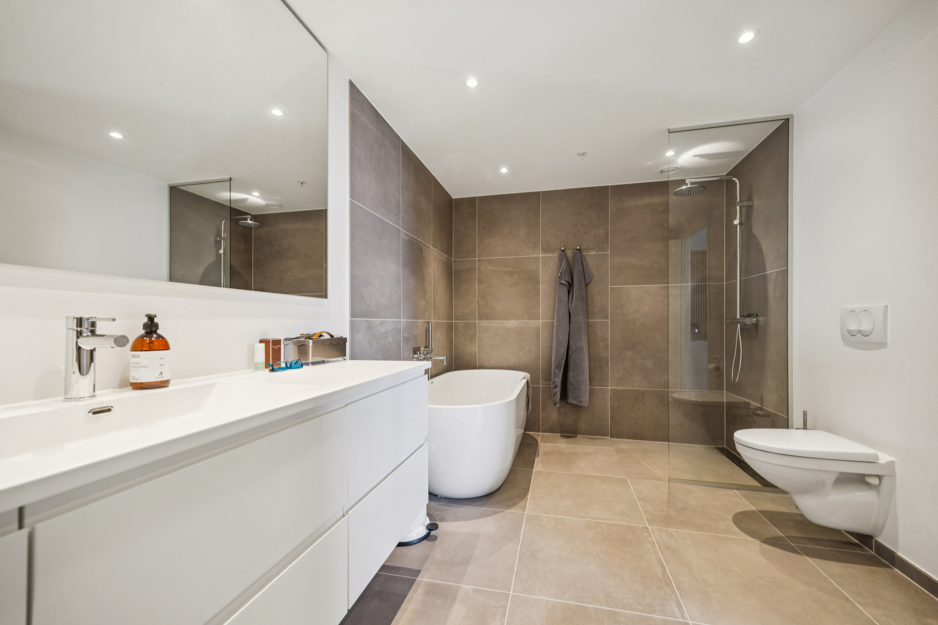 Fremhævet badeværelse billede i fuldskærmstilstand. Billede af Julius Posselts Vej 3A, 15. 2., 9400 Nørresundby