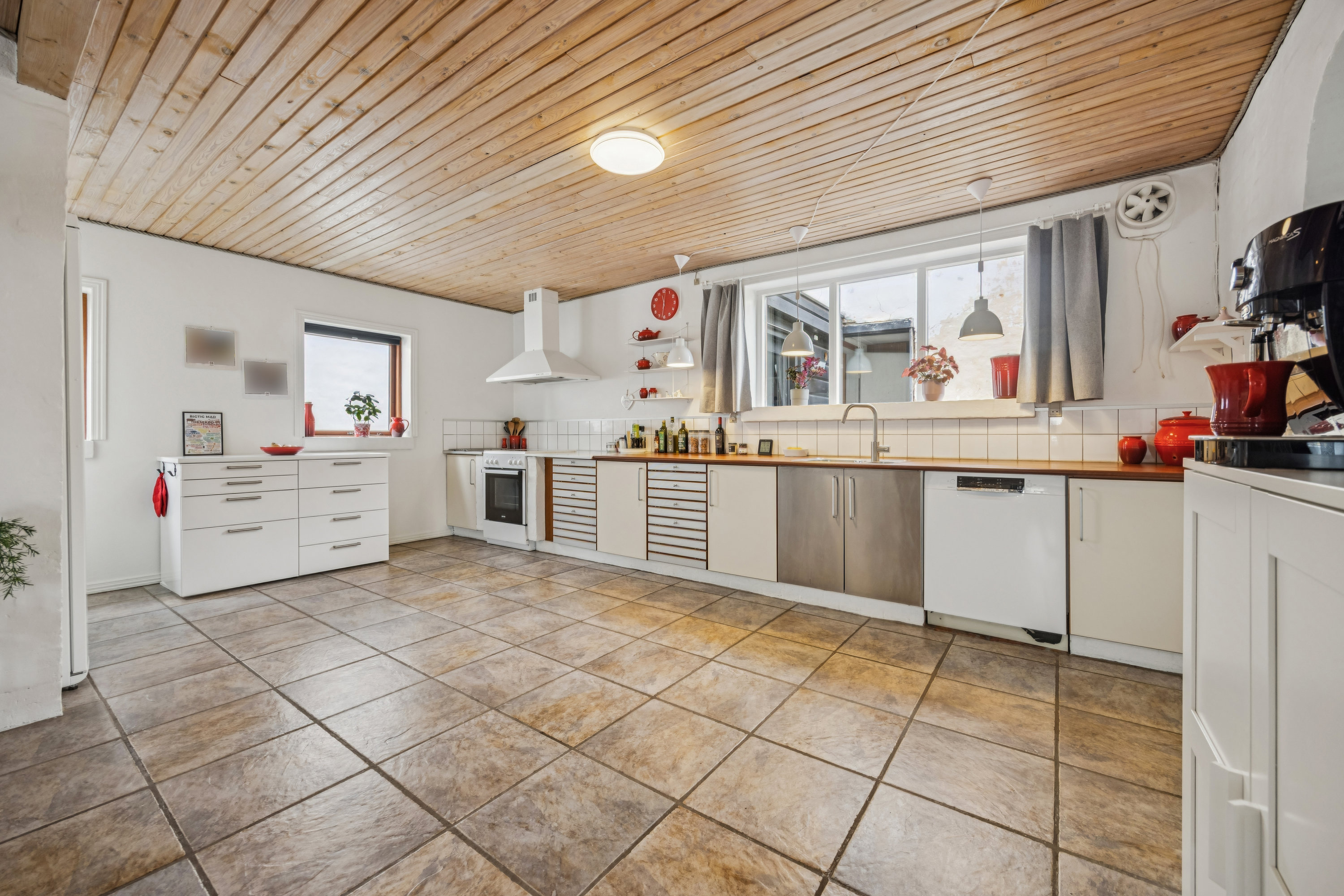 Fremhævet køkken billede i fuldskærmstilstand. Billede af Halsvej 253, Vester Hassing, 9310 Vodskov