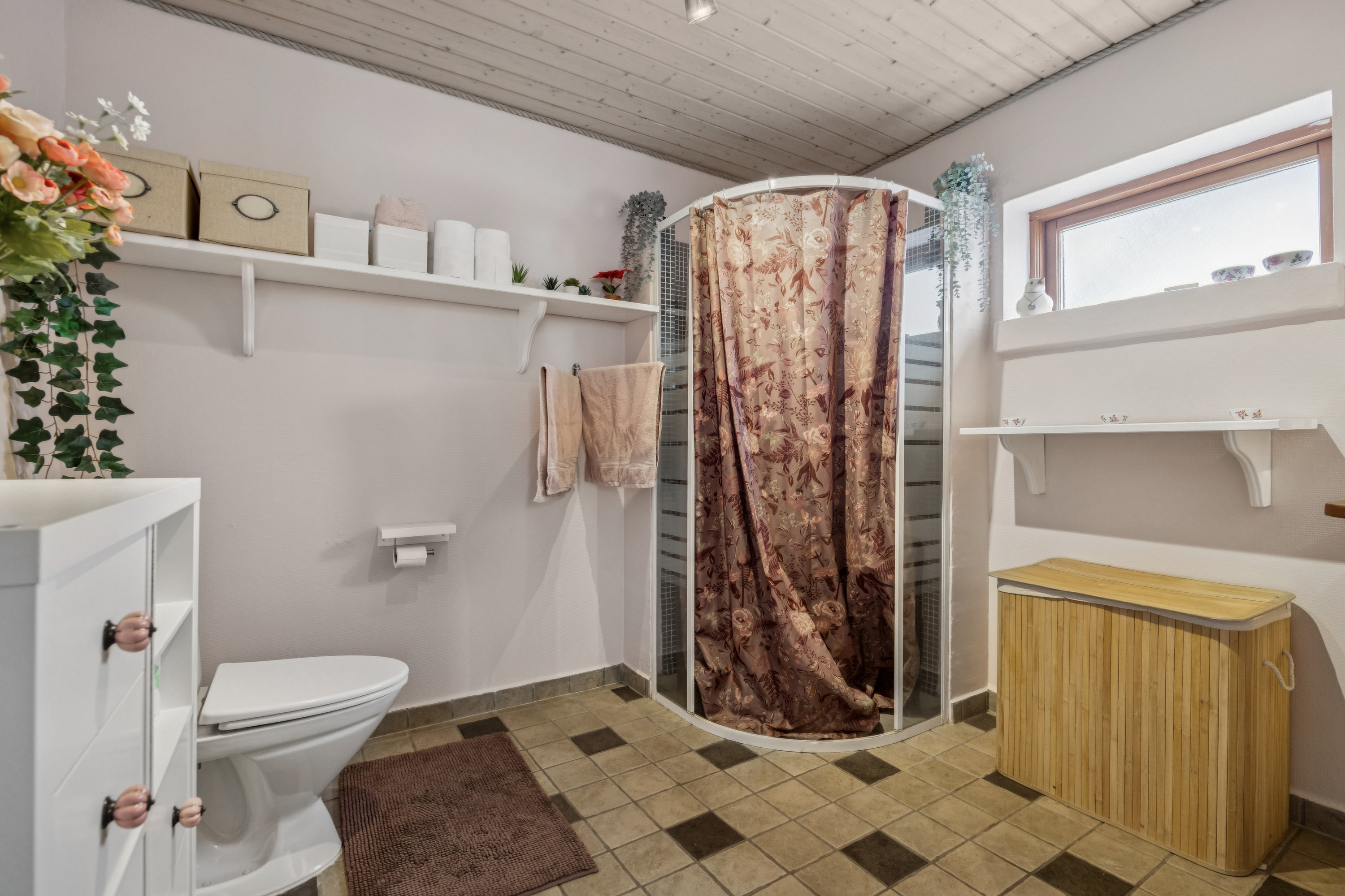 Fremhævet badeværelse billede i fuldskærmstilstand. Billede af Halsvej 253, Vester Hassing, 9310 Vodskov