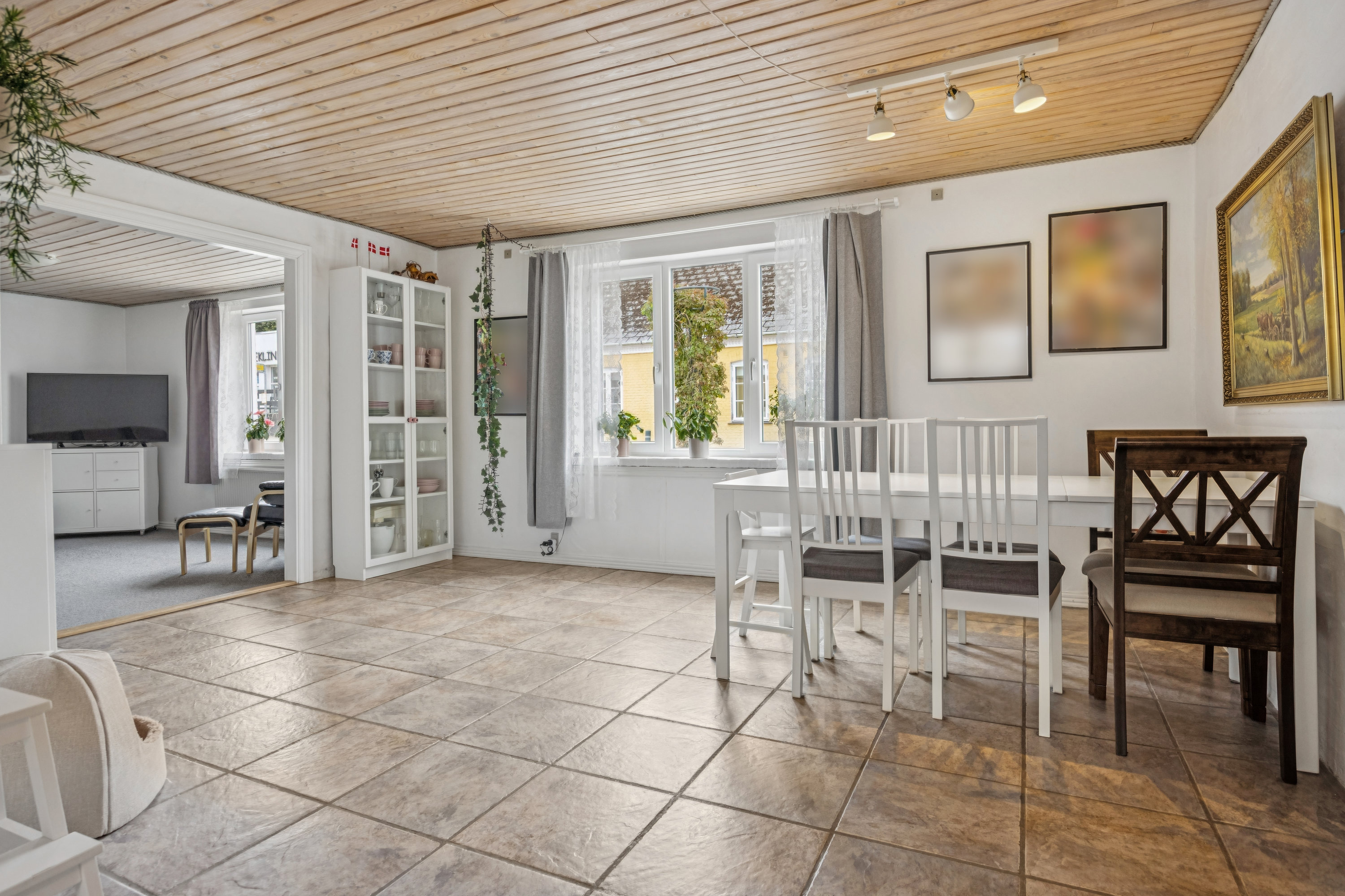 Fremhævet stue billede i fuldskærmstilstand. Billede af Halsvej 253, Vester Hassing, 9310 Vodskov