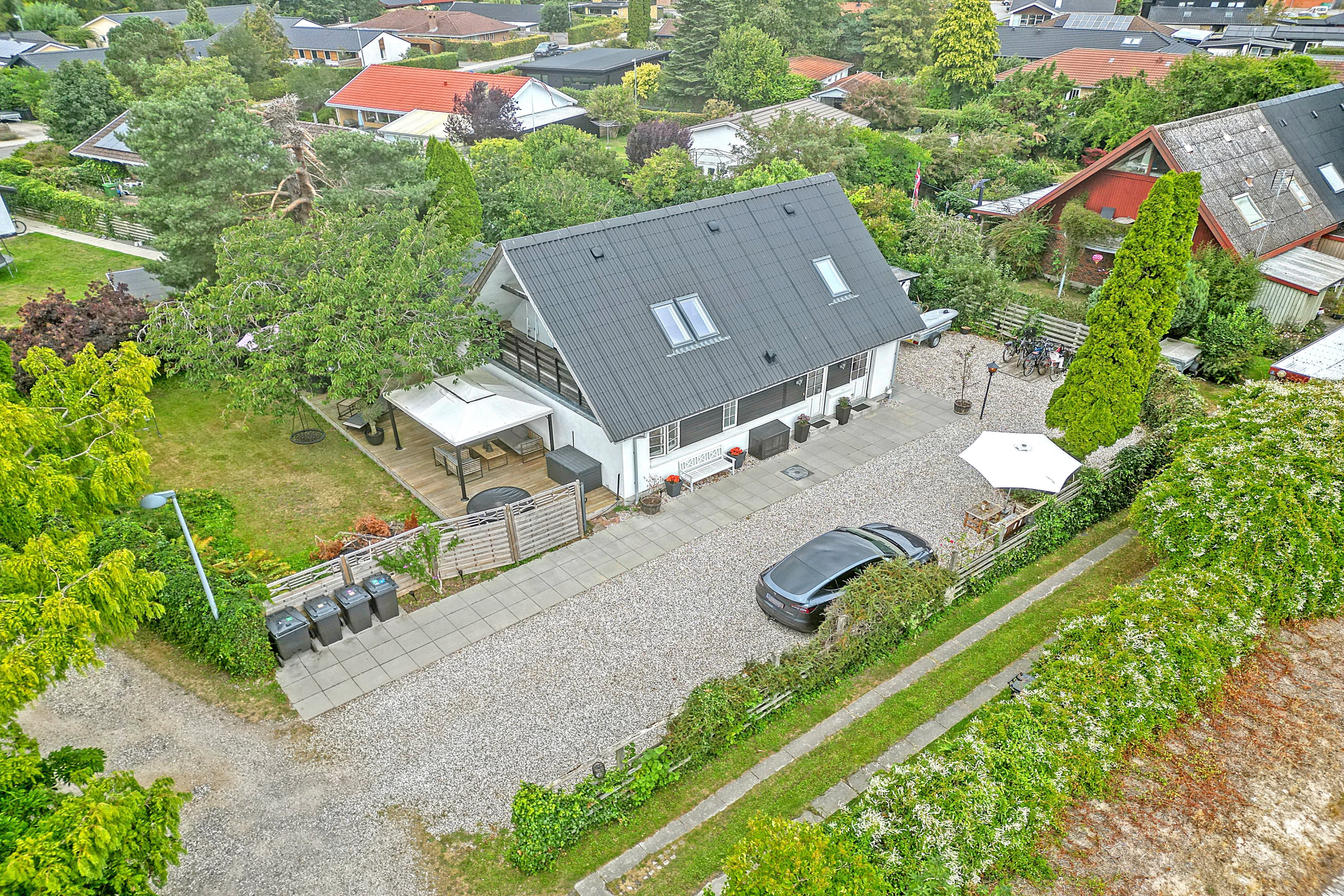 Fremhævet luftfoto billede i fuldskærmstilstand. Billede af Svalegangen 3, 2680 Solrød Strand