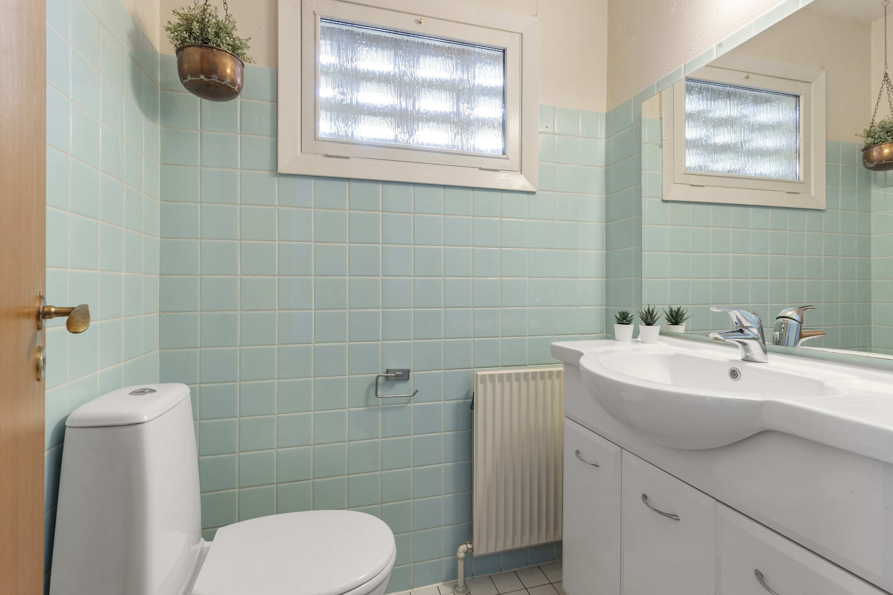 Fremhævet toilet billede i fuldskærmstilstand. Billede af Østerled 7, 9600 Aars