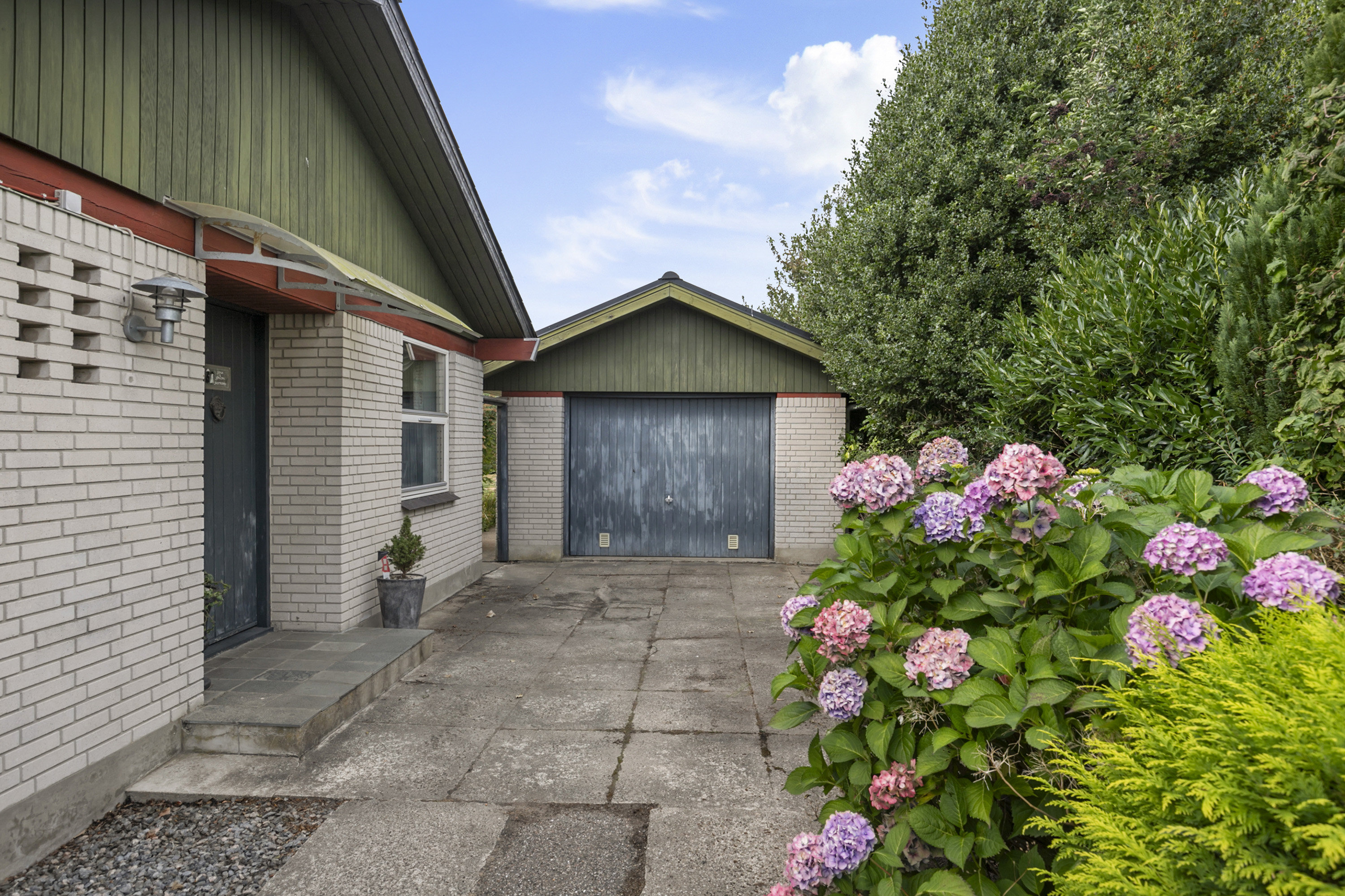 Fremhævet indkørsel billede i fuldskærmstilstand. Billede af Østerled 7, 9600 Aars