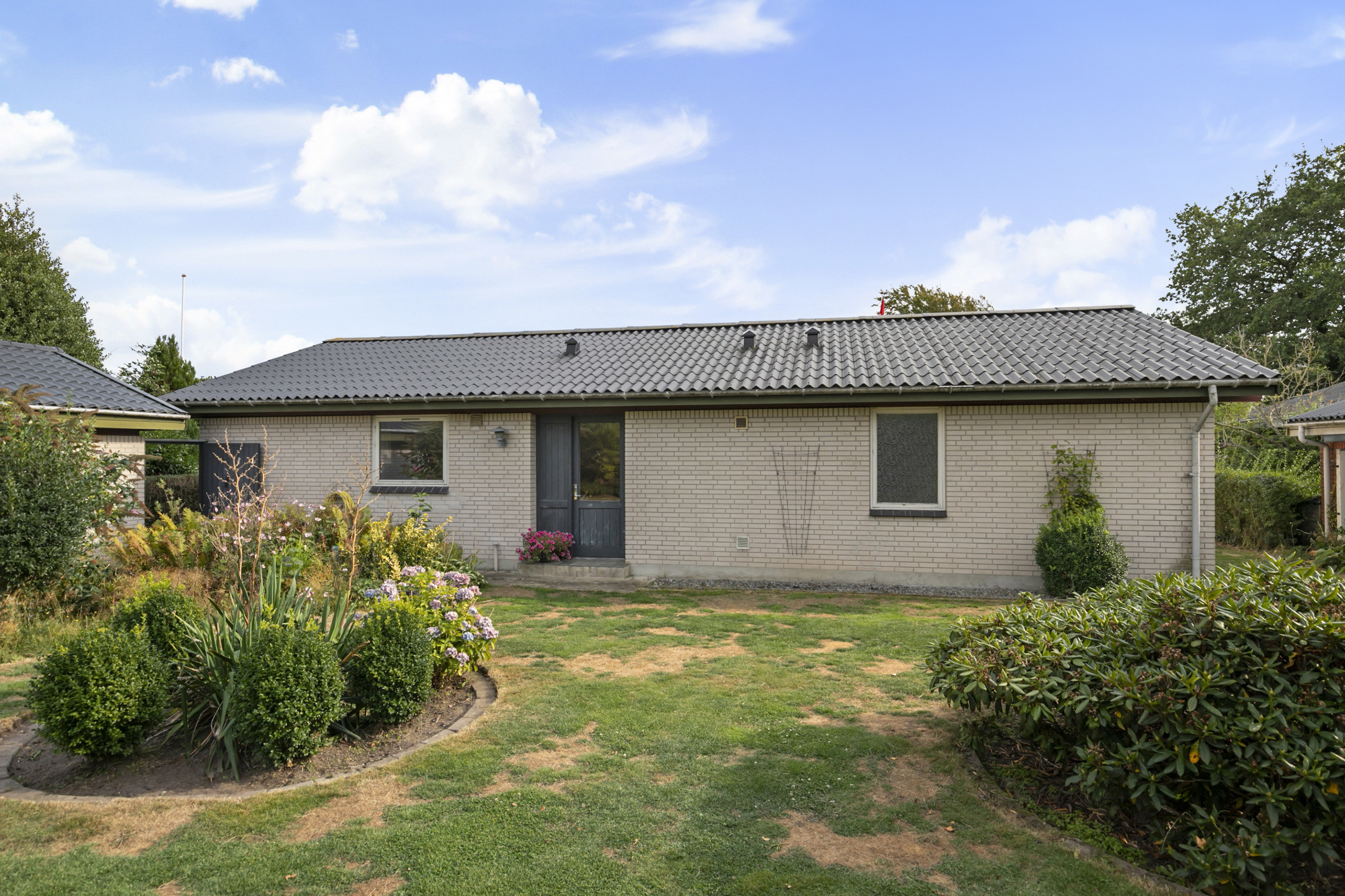 Fremhævet facade billede i fuldskærmstilstand. Billede af Østerled 7, 9600 Aars