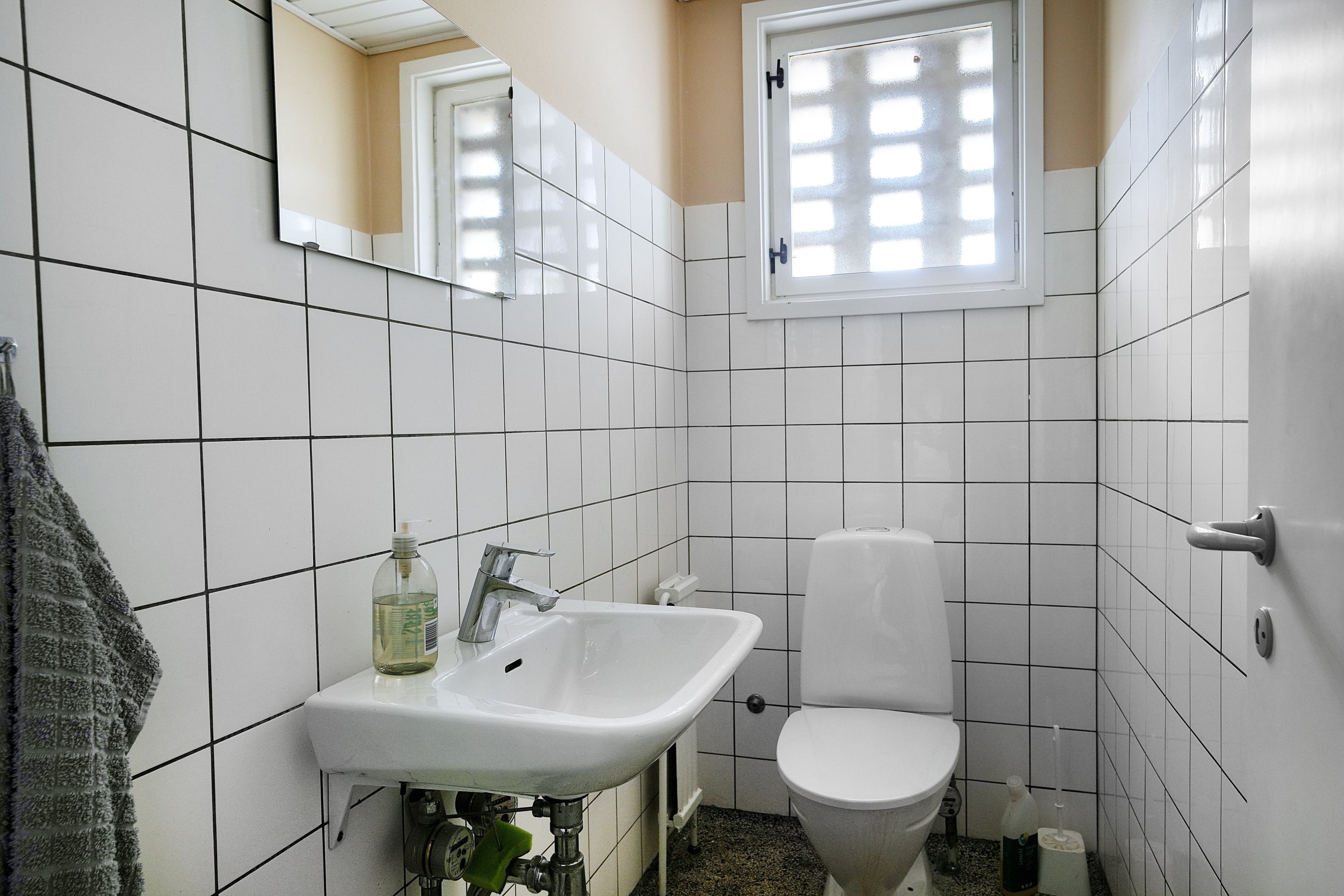 Fremhævet toilet konfirmandstue billede i fuldskærmstilstand. Billede af Hornebyvej 10A, 3100 Hornbæk