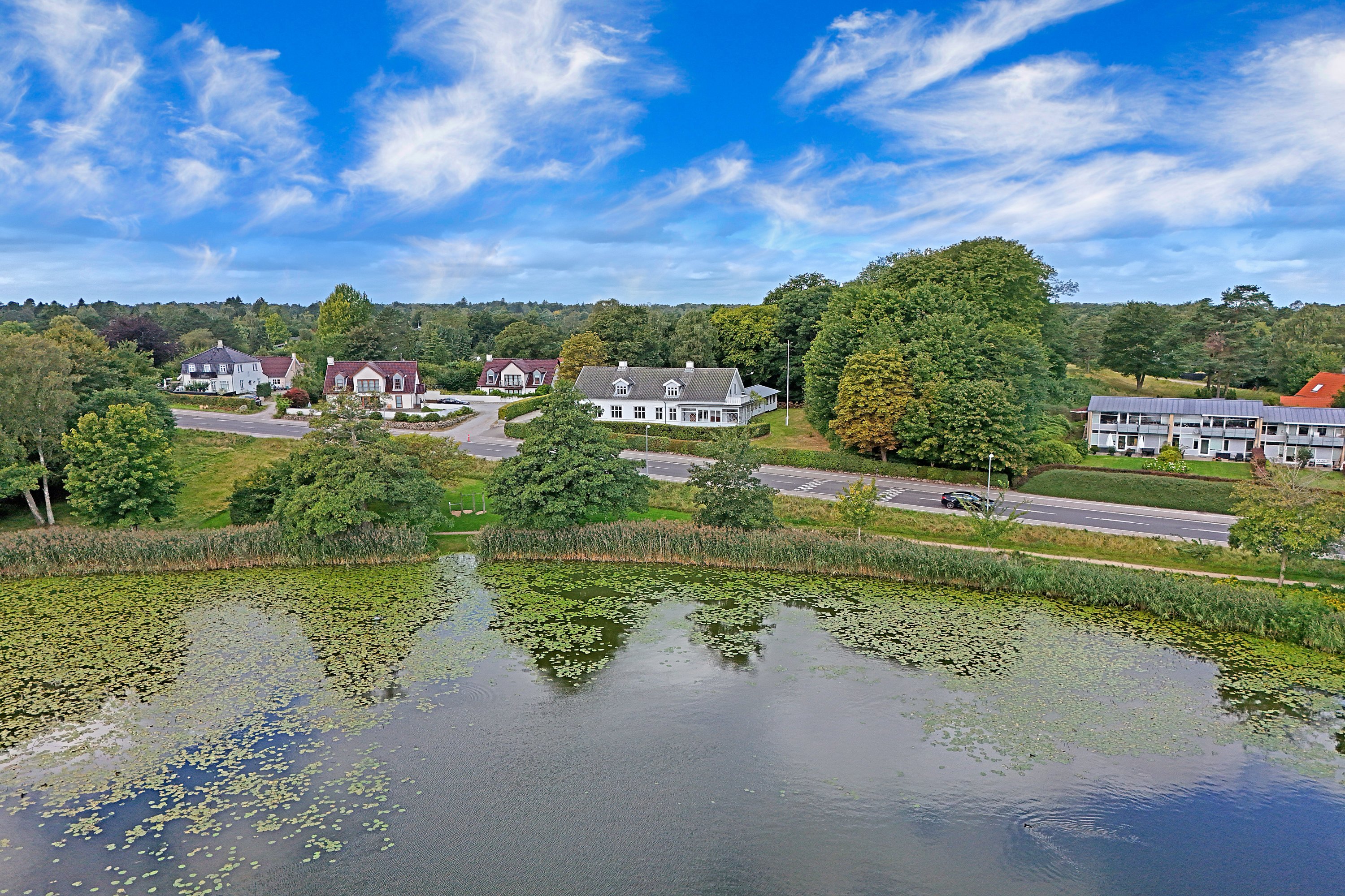 Fremhævet luftfoto billede i fuldskærmstilstand. Billede af Hornebyvej 10A, 3100 Hornbæk