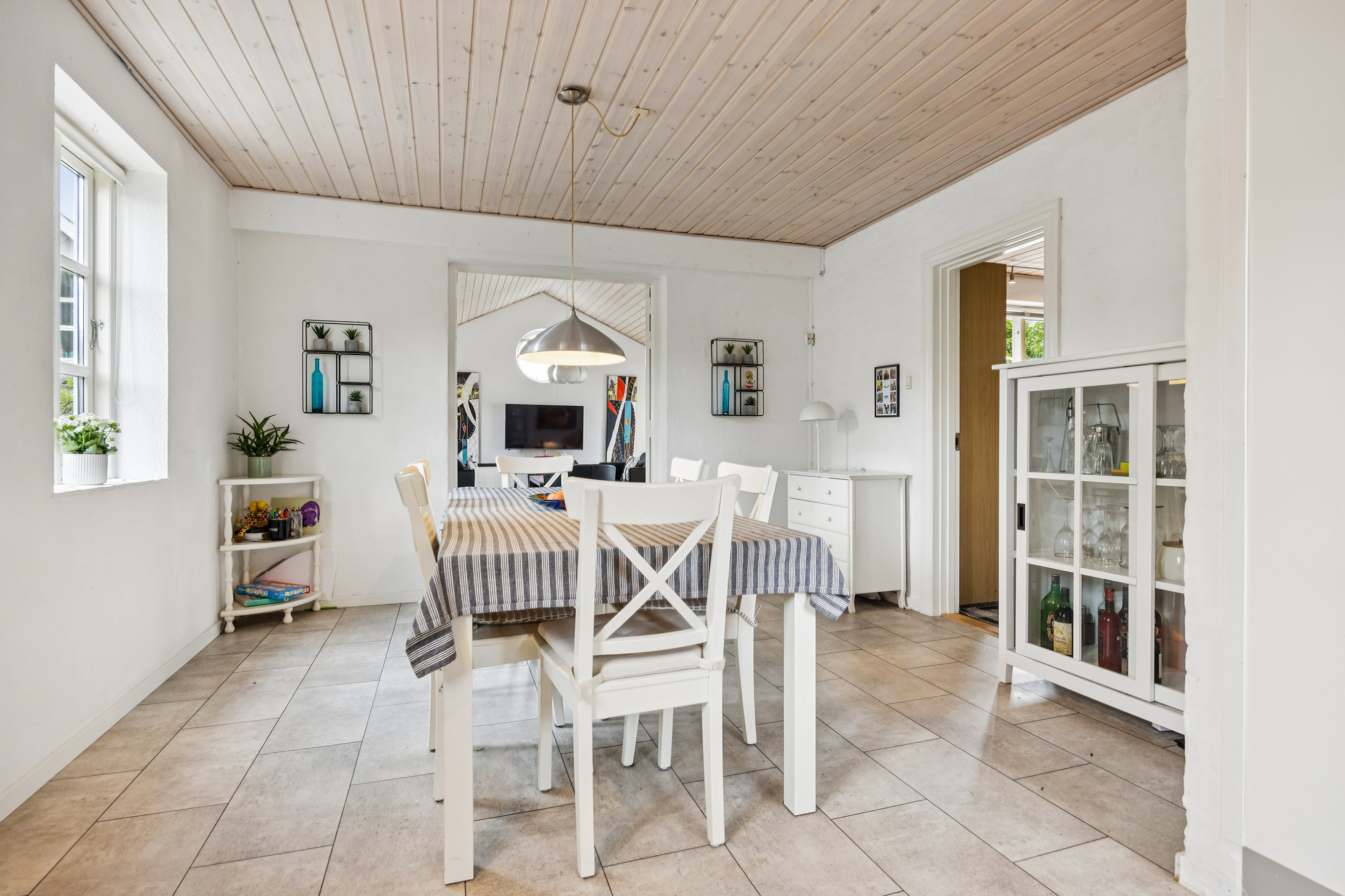 Fremhævet stue billede i fuldskærmstilstand. Billede af Vodskov Kirkevej 29, 9310 Vodskov