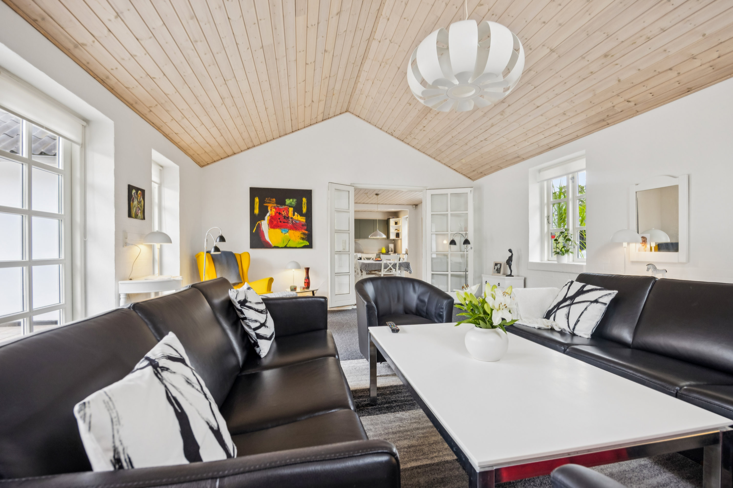 Fremhævet stue billede i fuldskærmstilstand. Billede af Vodskov Kirkevej 29, 9310 Vodskov