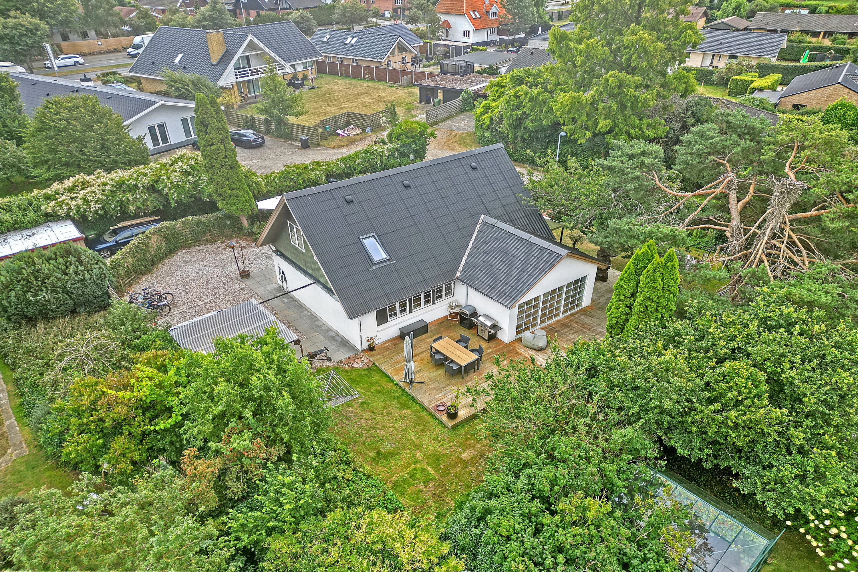 Fremhævet luftfoto billede i fuldskærmstilstand. Billede af Svalegangen 3, 2680 Solrød Strand