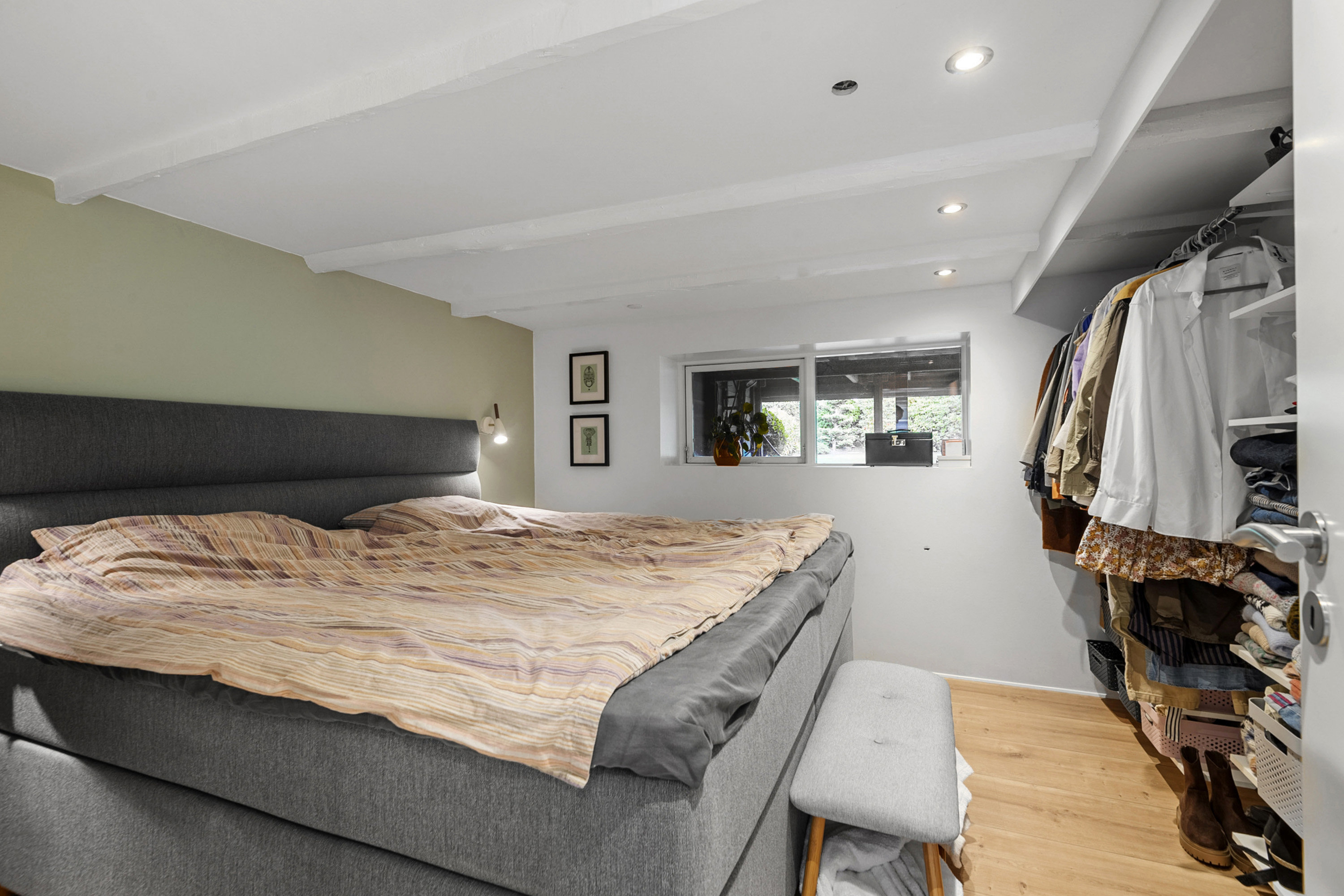 Fremhævet soveværelse billede i fuldskærmstilstand. Billede af Bryndumvej 5, Tarp, 6715 Esbjerg N