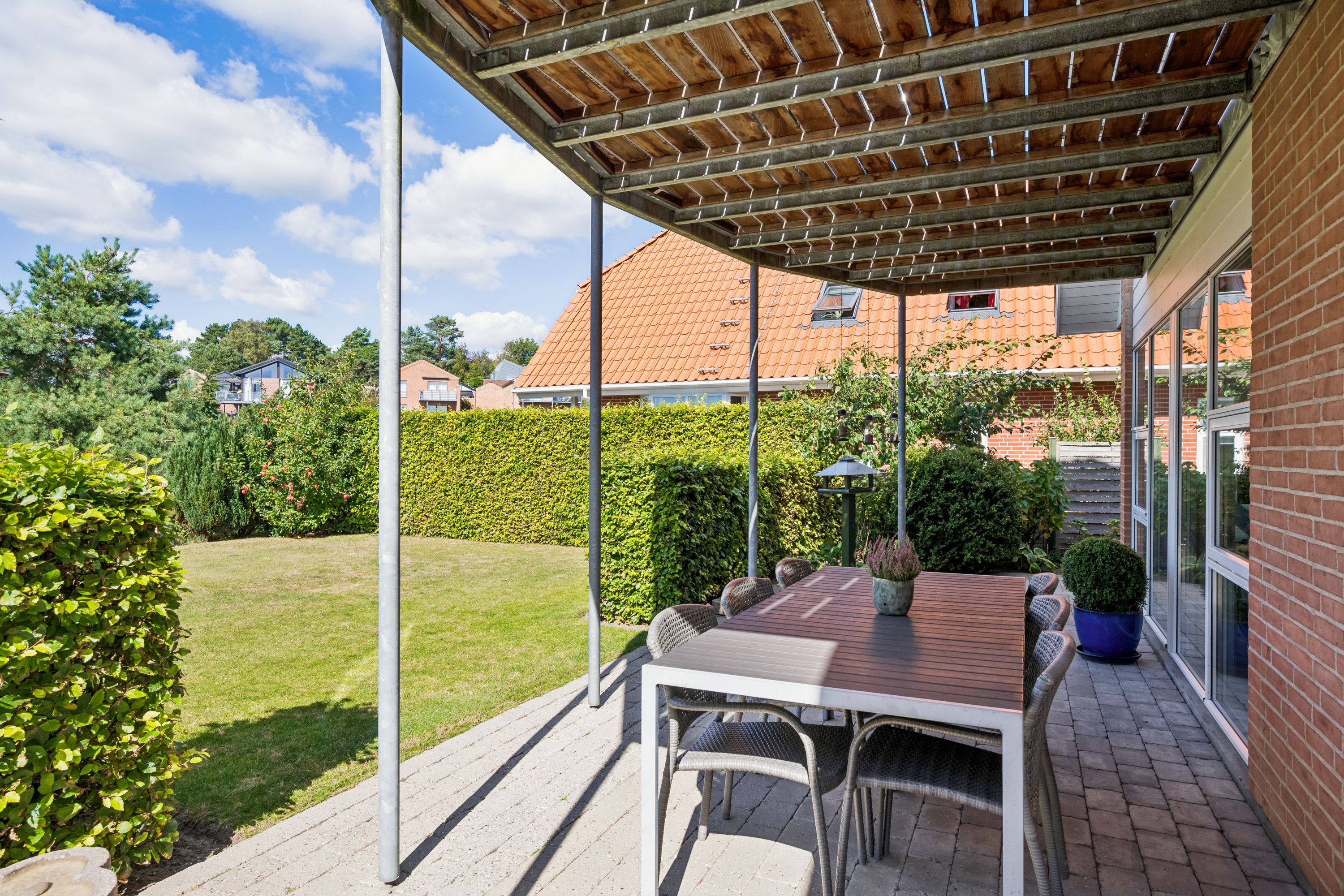 Fremhævet terrasse billede i fuldskærmstilstand. Billede af Strandparken 21, Vibæk Strand, 8400 Ebeltoft