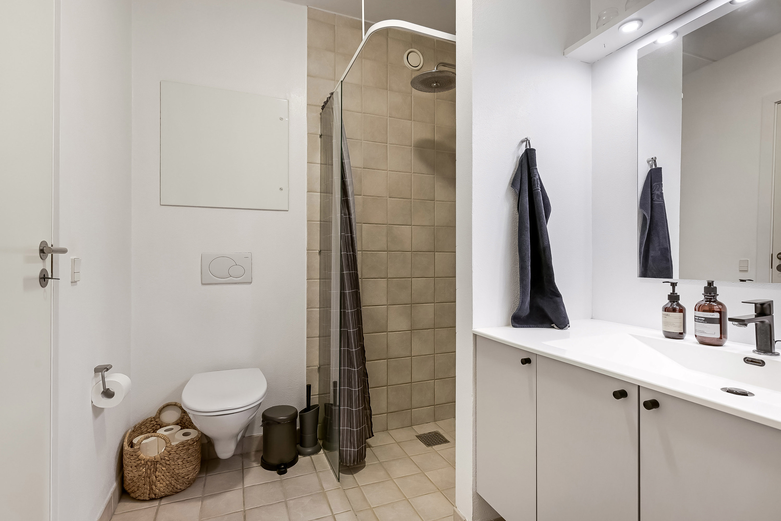 Fremhævet badeværelse billede i fuldskærmstilstand. Billede af Smedegade 2, 3. th., 7600 Struer