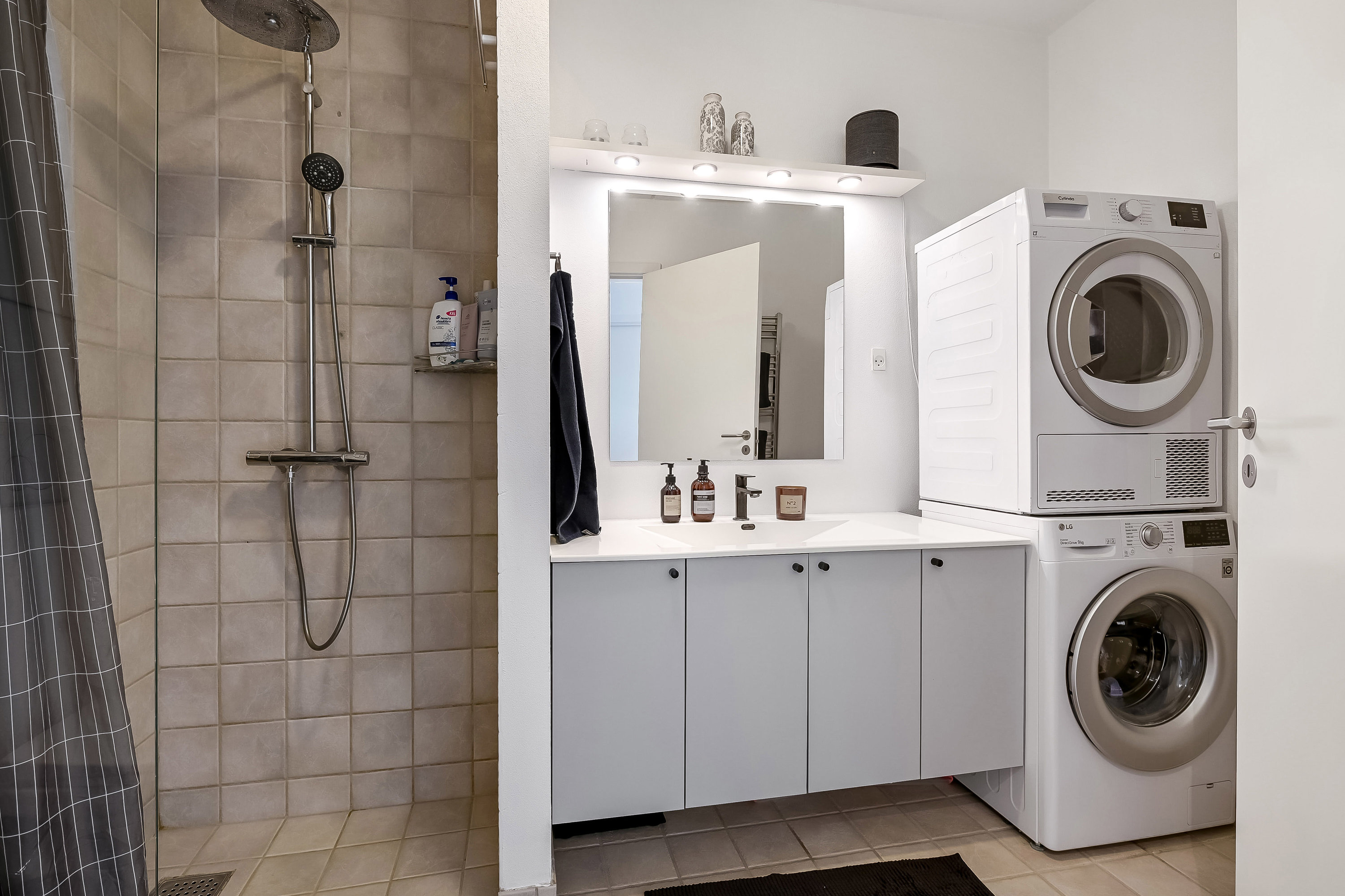 Fremhævet badeværelse billede i fuldskærmstilstand. Billede af Smedegade 2, 3. th., 7600 Struer