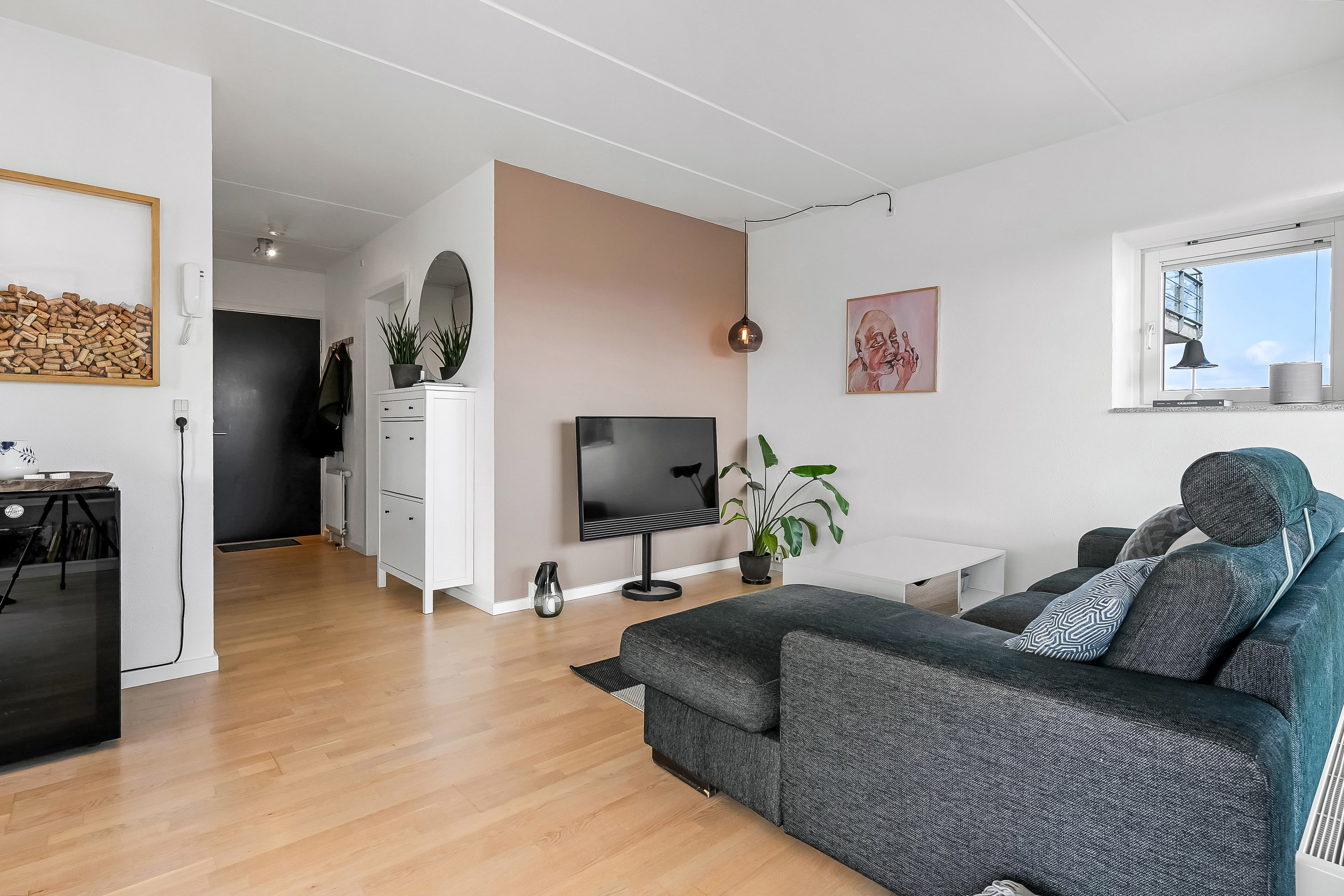 Fremhævet stue billede i fuldskærmstilstand. Billede af Smedegade 2, 3. th., 7600 Struer