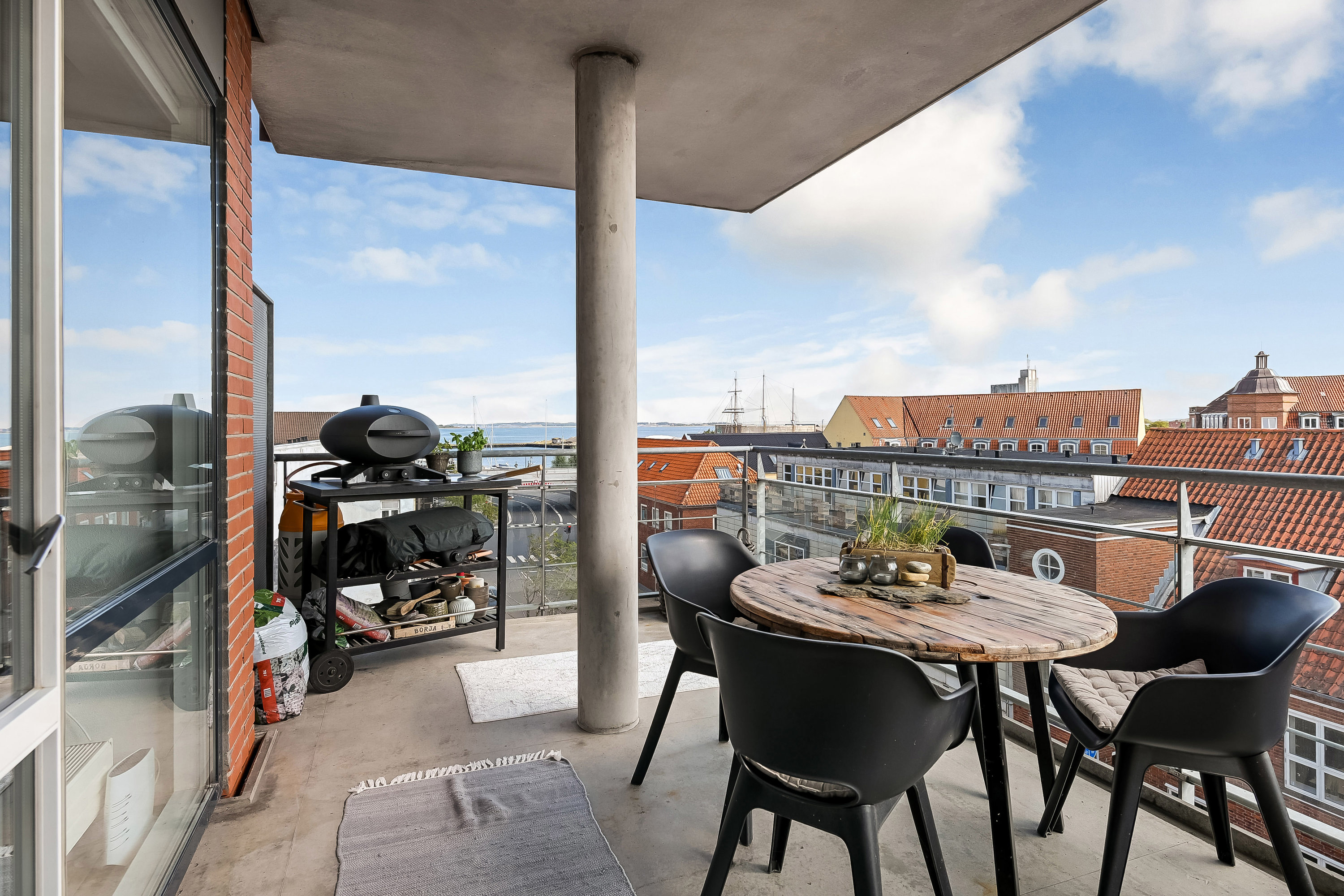 Fremhævet terrasse billede i fuldskærmstilstand. Billede af Smedegade 2, 3. th., 7600 Struer